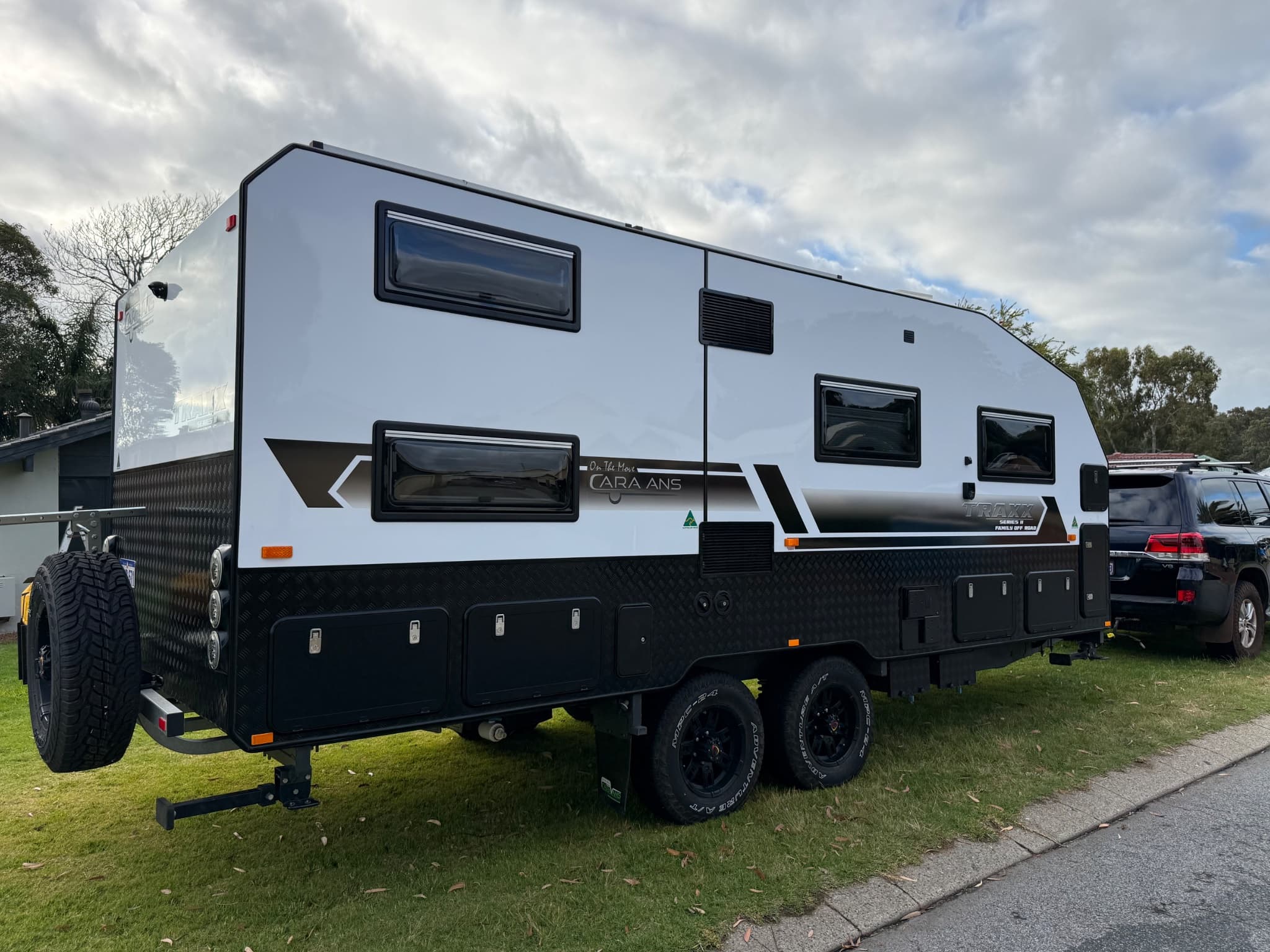 2022 On The Move Caravans Traxx Off Road 18'6 Family — photo 2