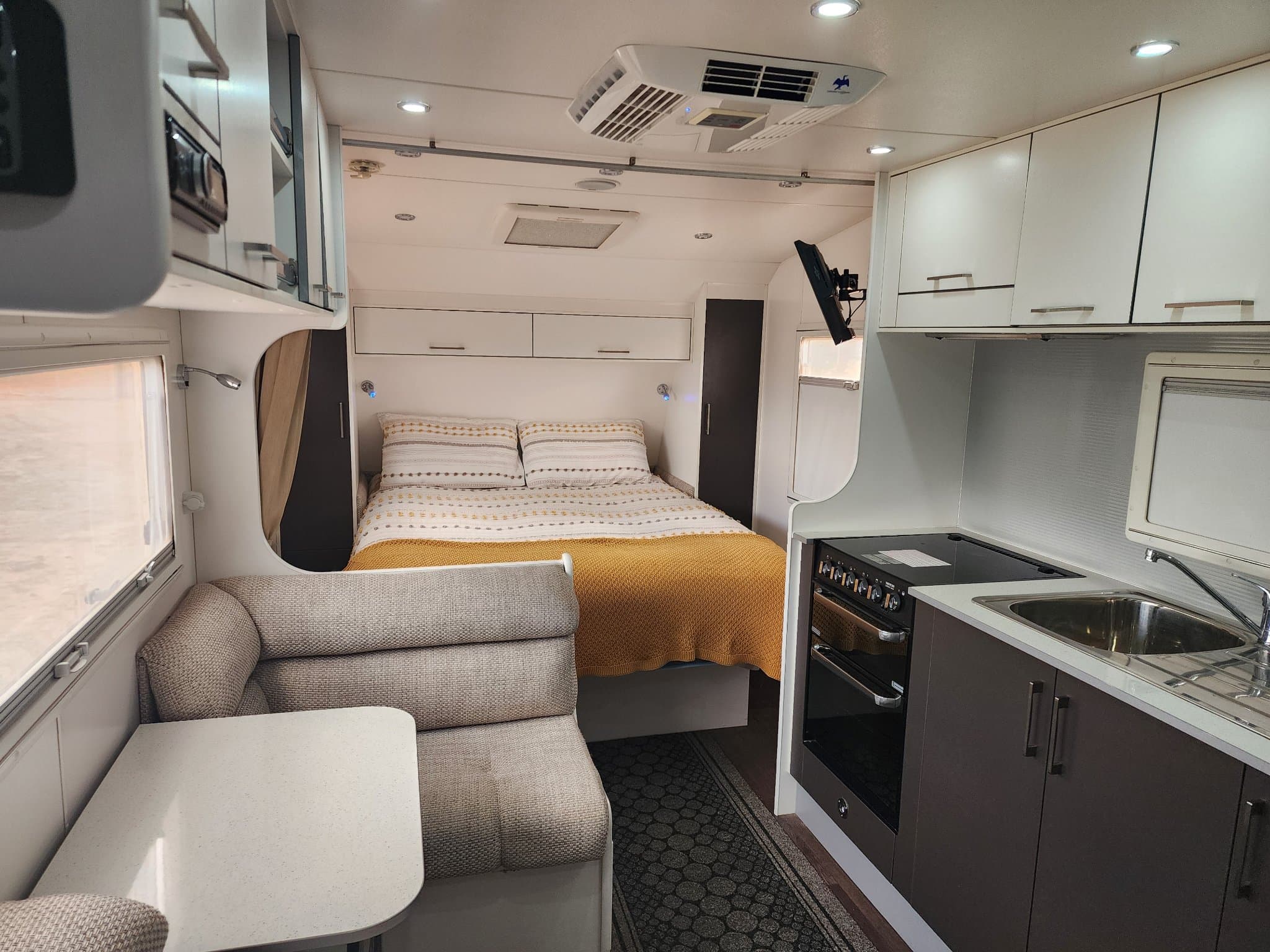 2015 New Age Caravans Manta Ray 19ER Adventurer — photo 2