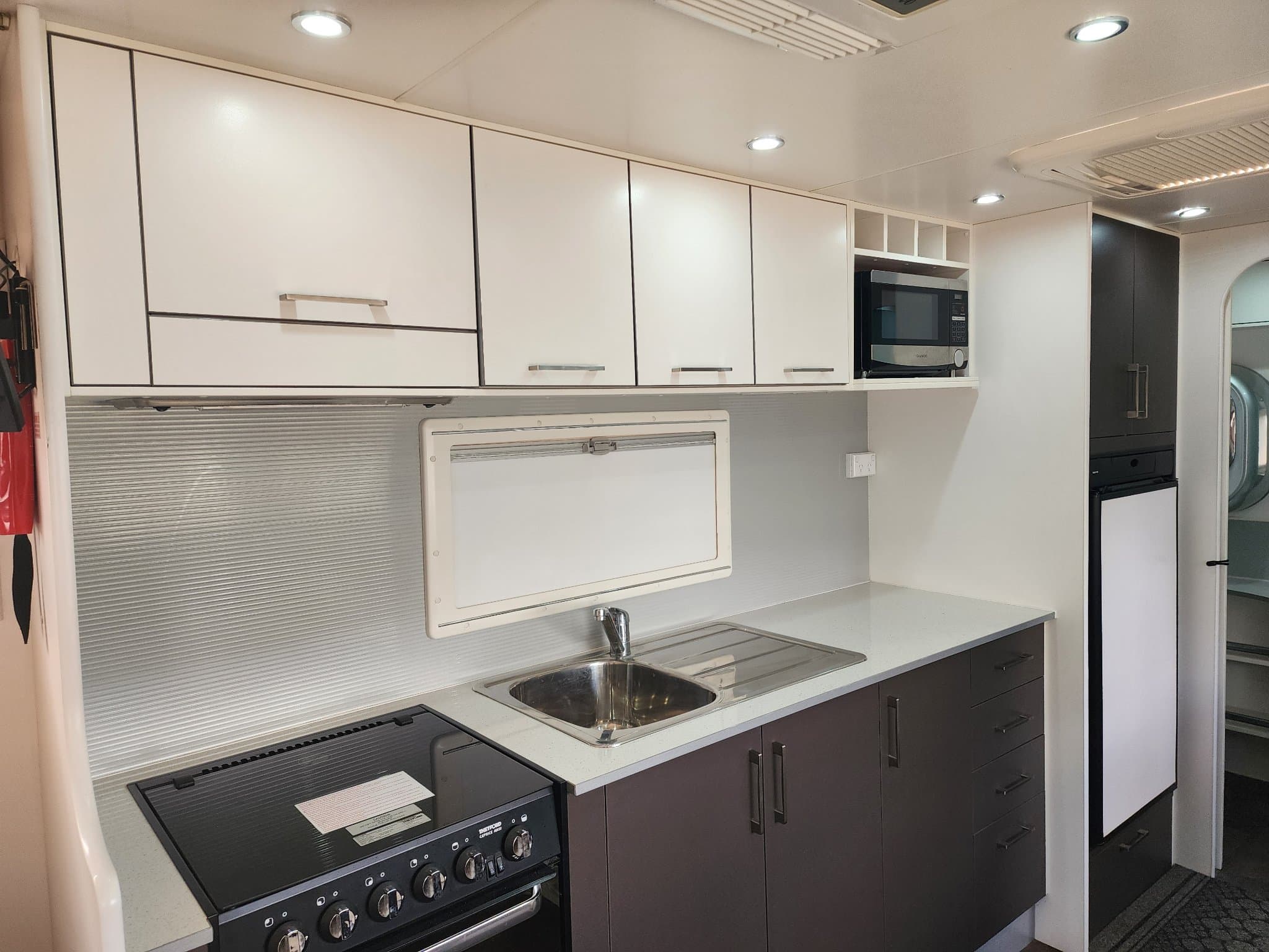 2015 New Age Caravans Manta Ray 19ER Adventurer — photo 3