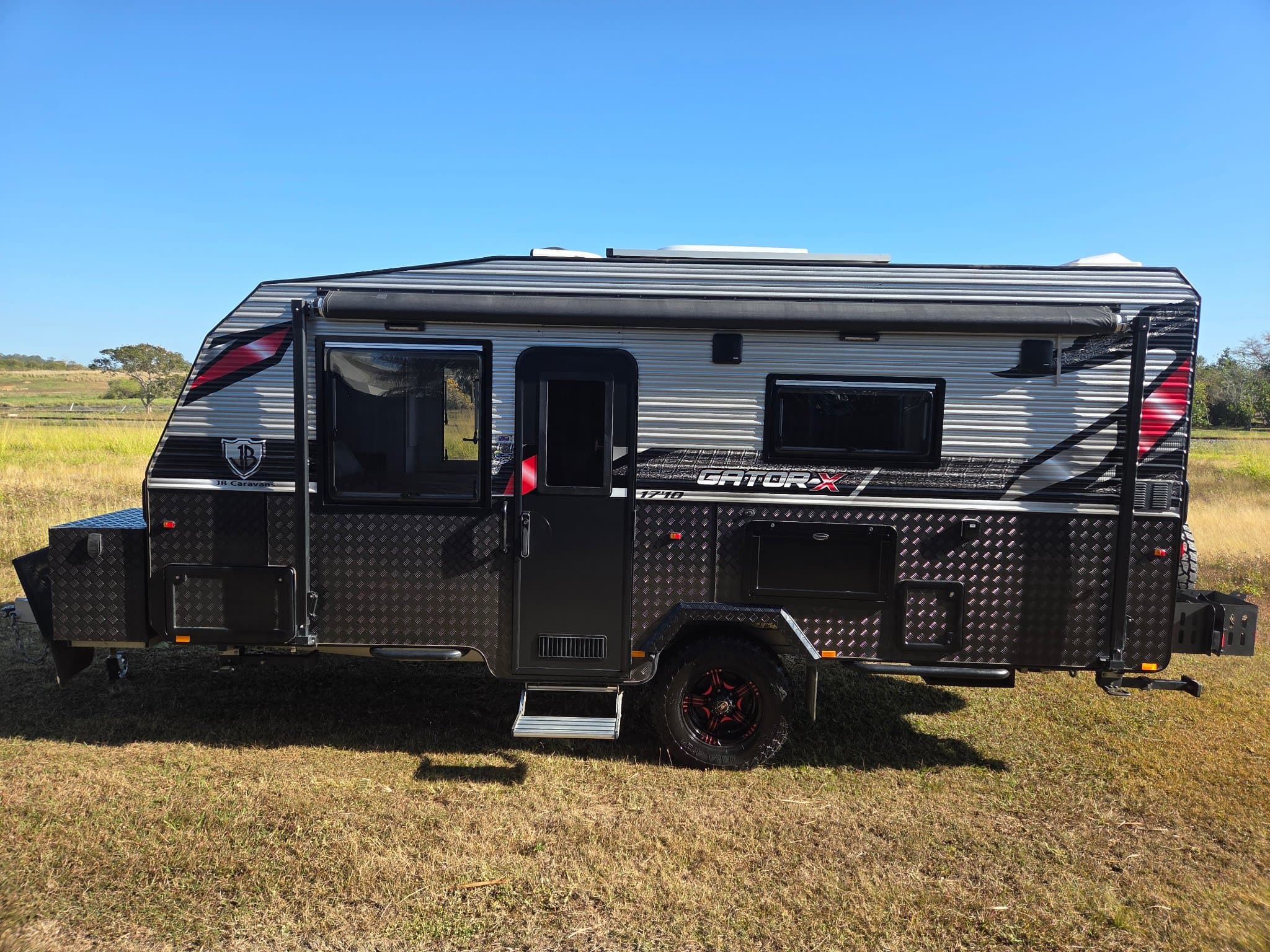 2021 JB Caravans GatorX 17'10 Front Door Cafe — photo 2