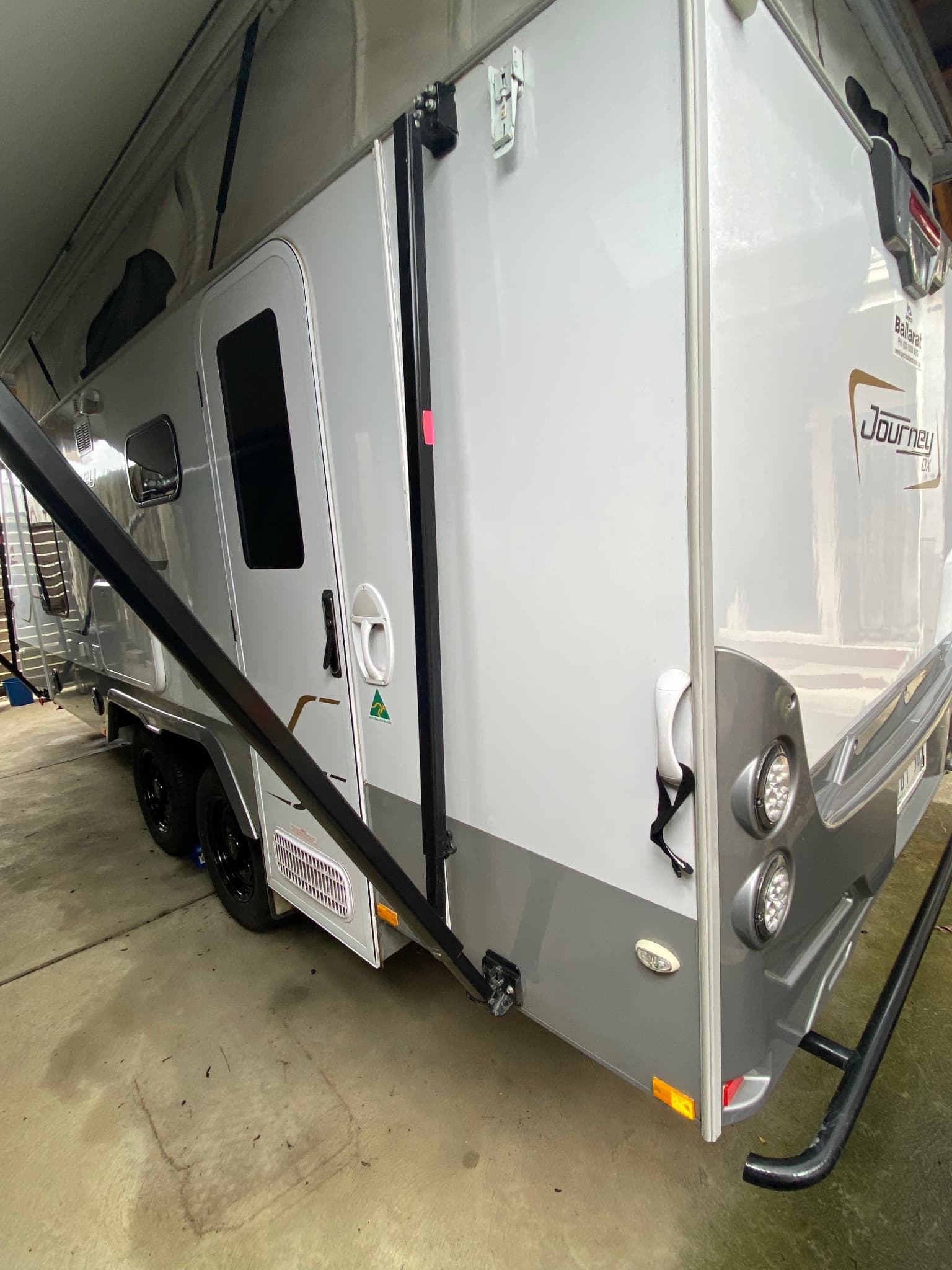 2020 Jayco Journey deluxe 17.55-8 — photo 2