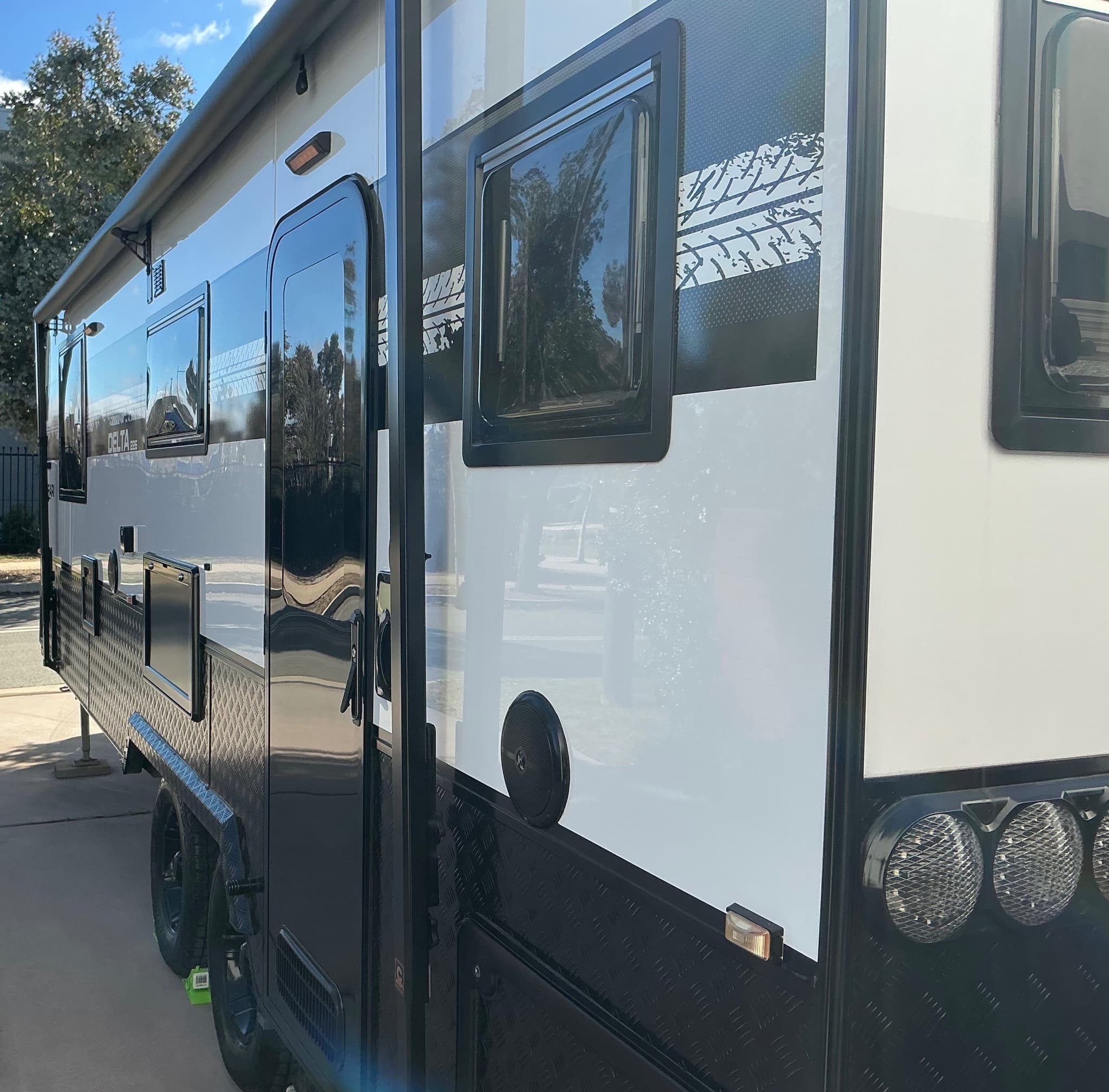 2021 Safari Caravans Delta 22.6 — photo 2