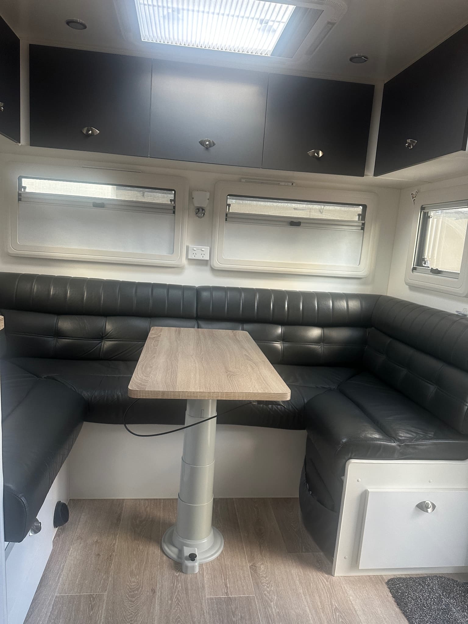 2021 Safari Caravans Delta 22.6 — photo 3