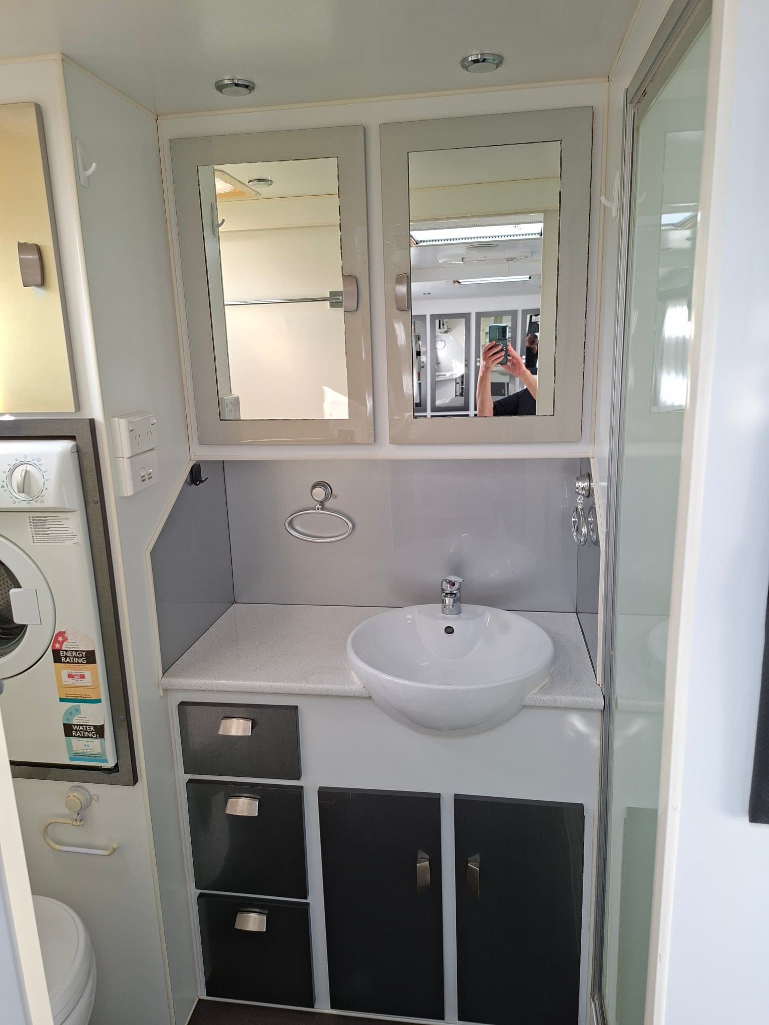 2015 Hitch Hika Caravans Adelaide 23'6 — photo 2