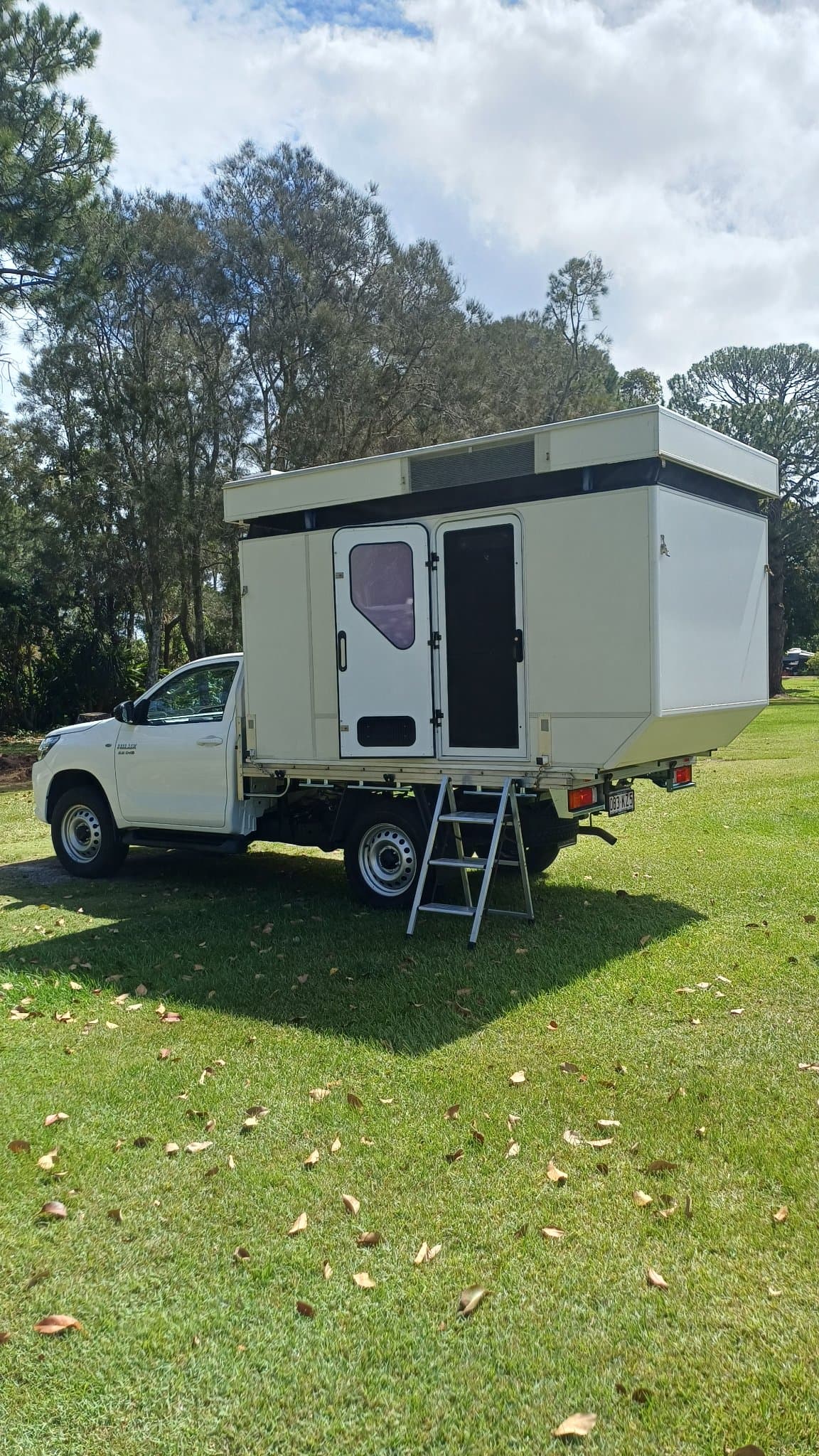 2024 Toyota Hilux 4x4 SR 2.8lt Diesel