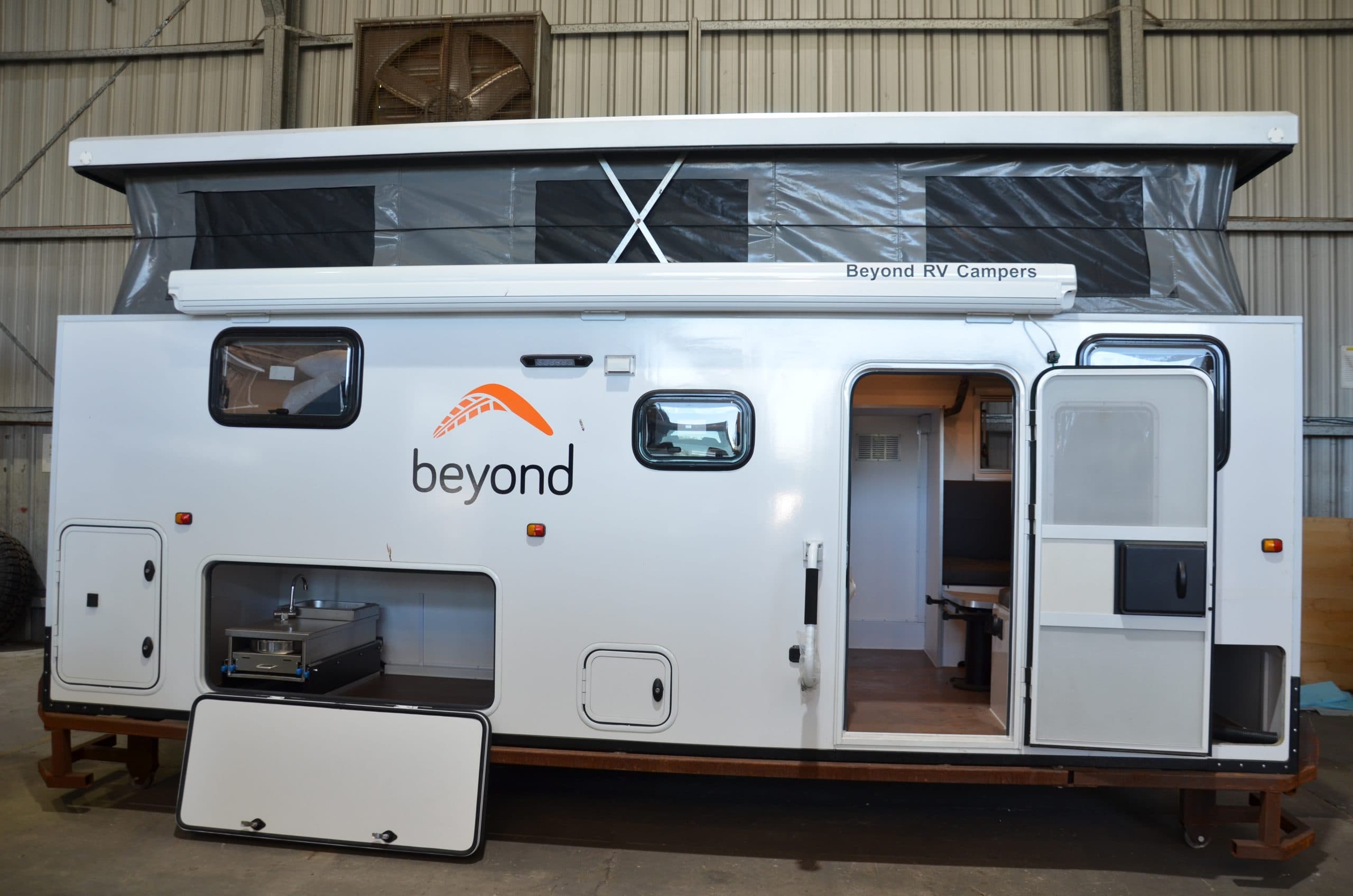 4.6m Poptop Truck Camper