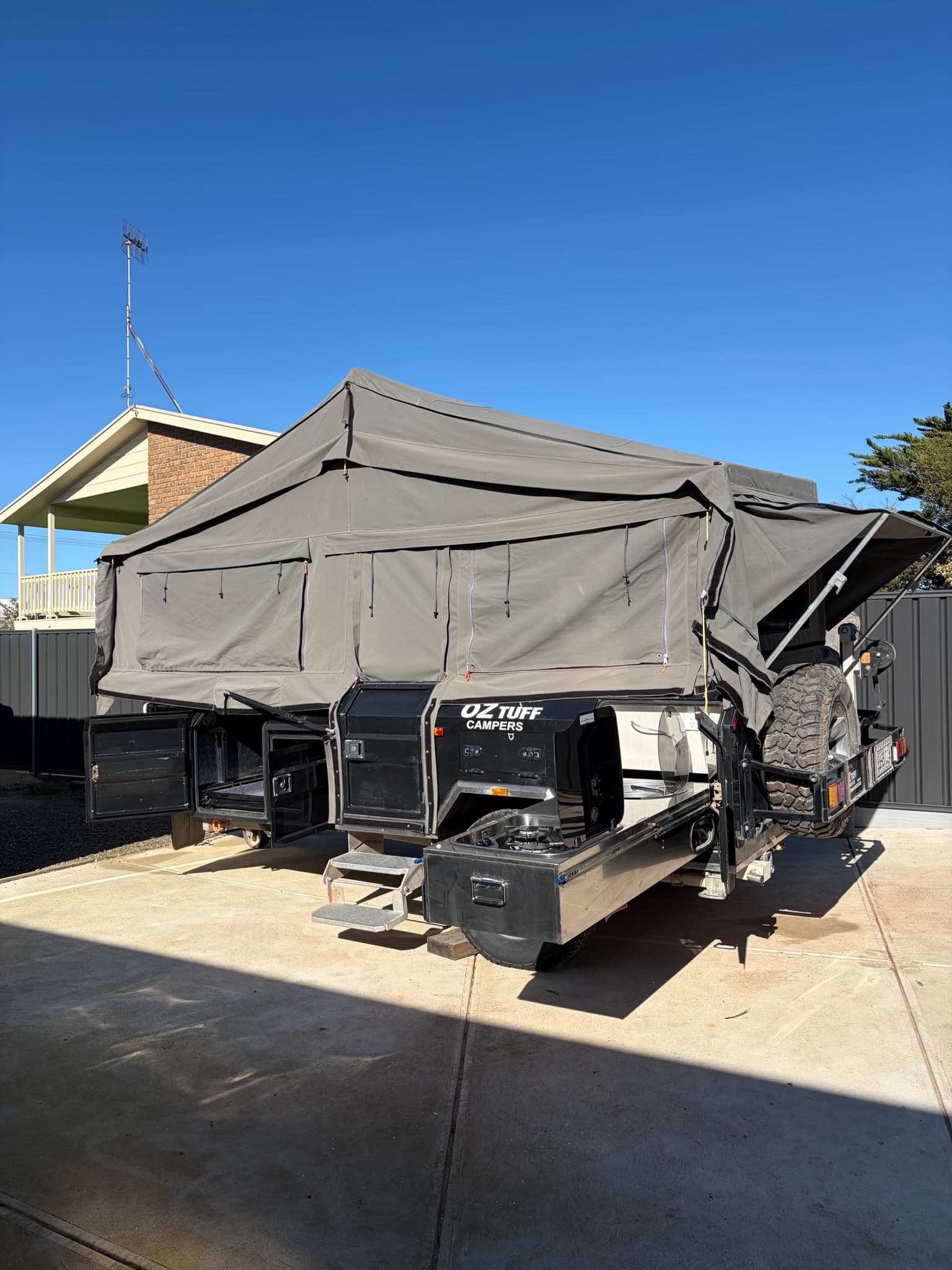 2017 Oz Tuff Forward Fold