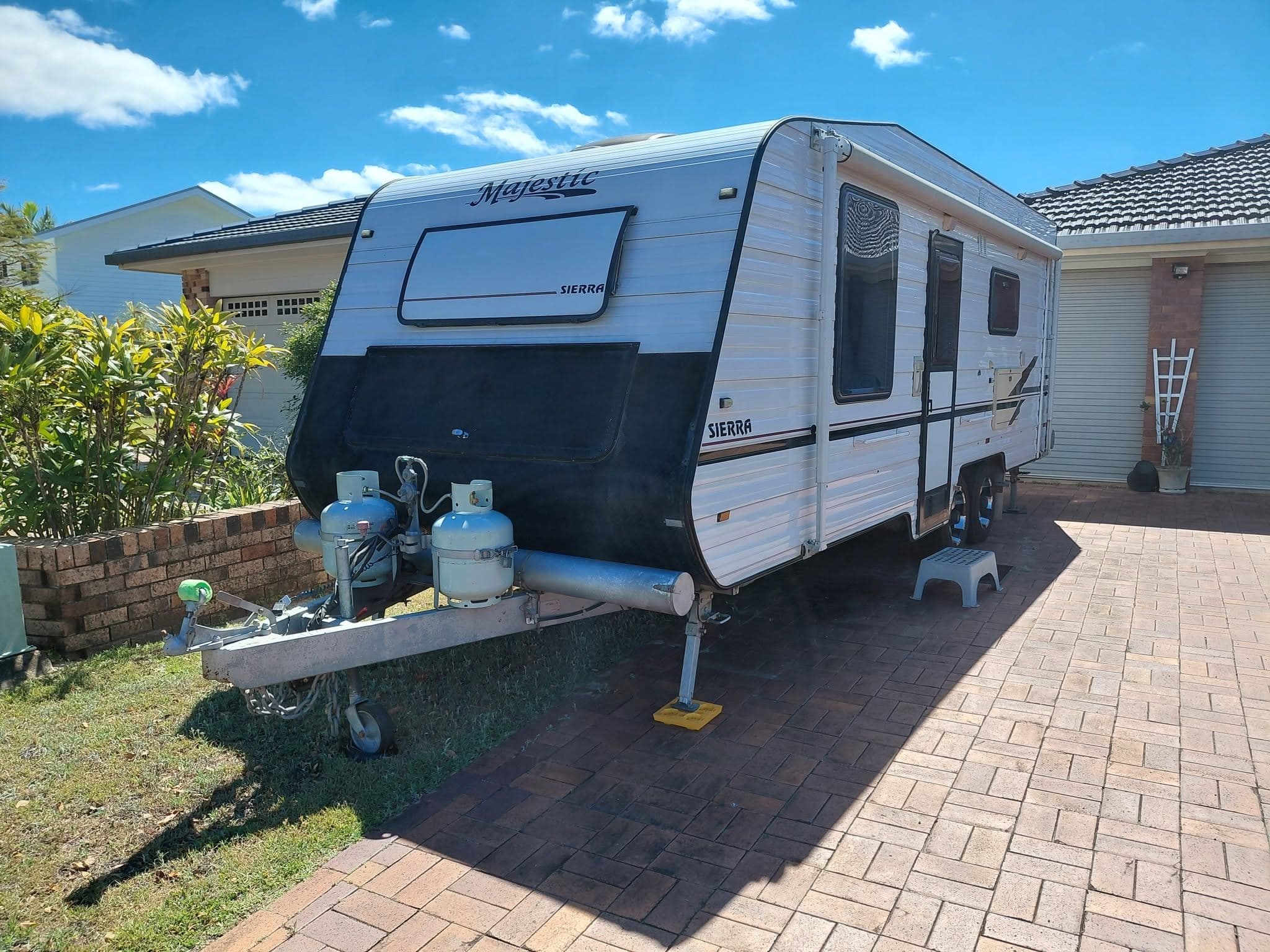 2015 Majestic Caravans Sierra 21