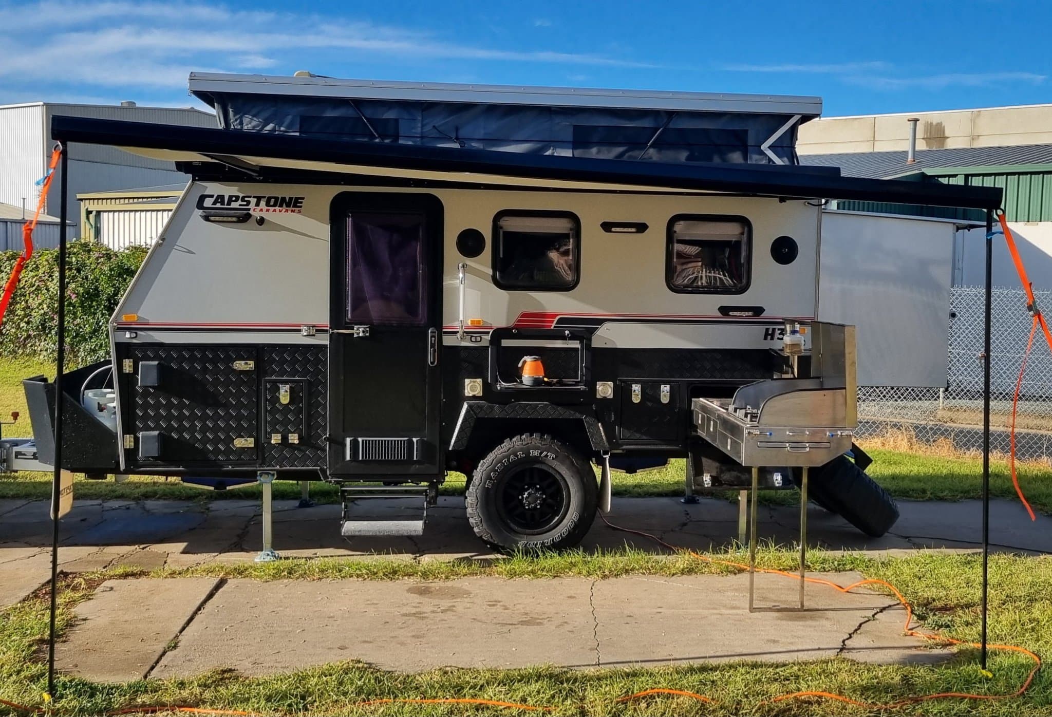 2023 Capstone Caravans H3 — photo 2