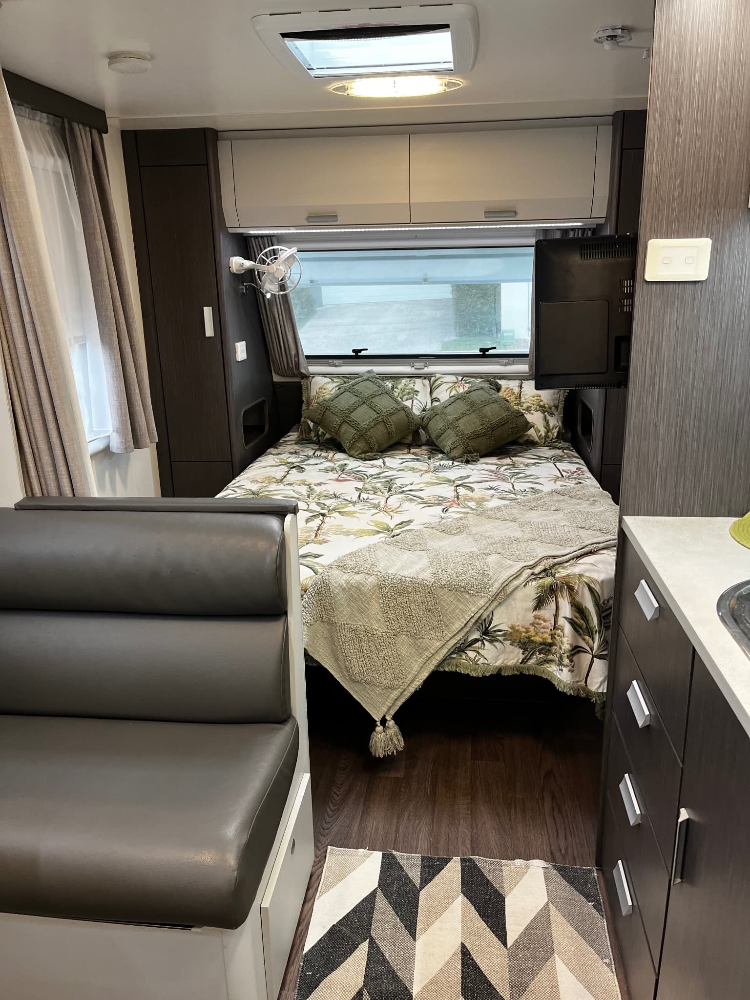 2018 Jayco Journey 19.61-2 — photo 2