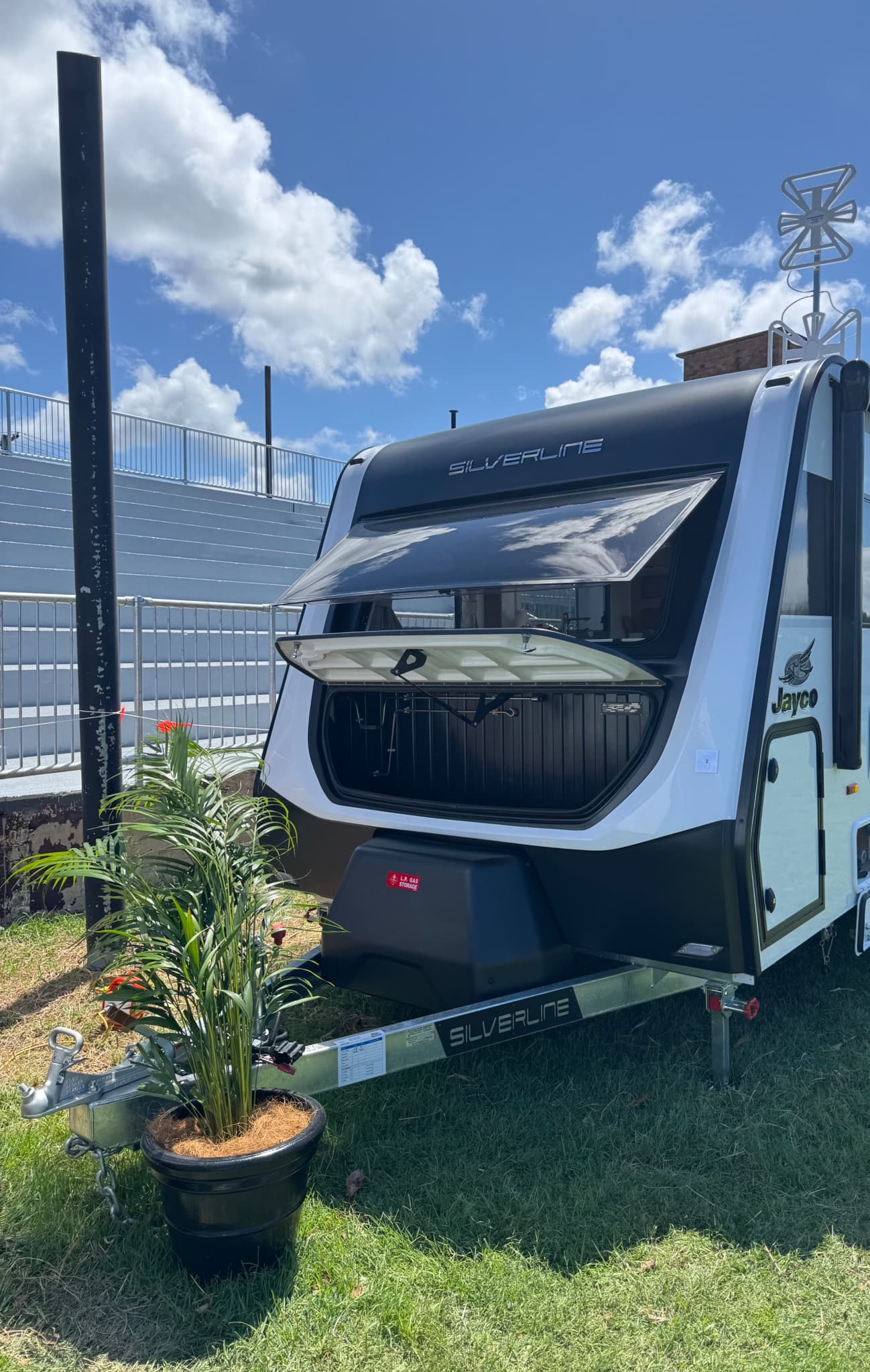 2025 Jayco Silverline 21.65-3 Touring — photo 2
