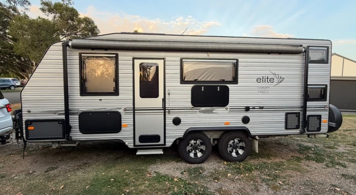2015 Elite Caravans Luxury Family Class