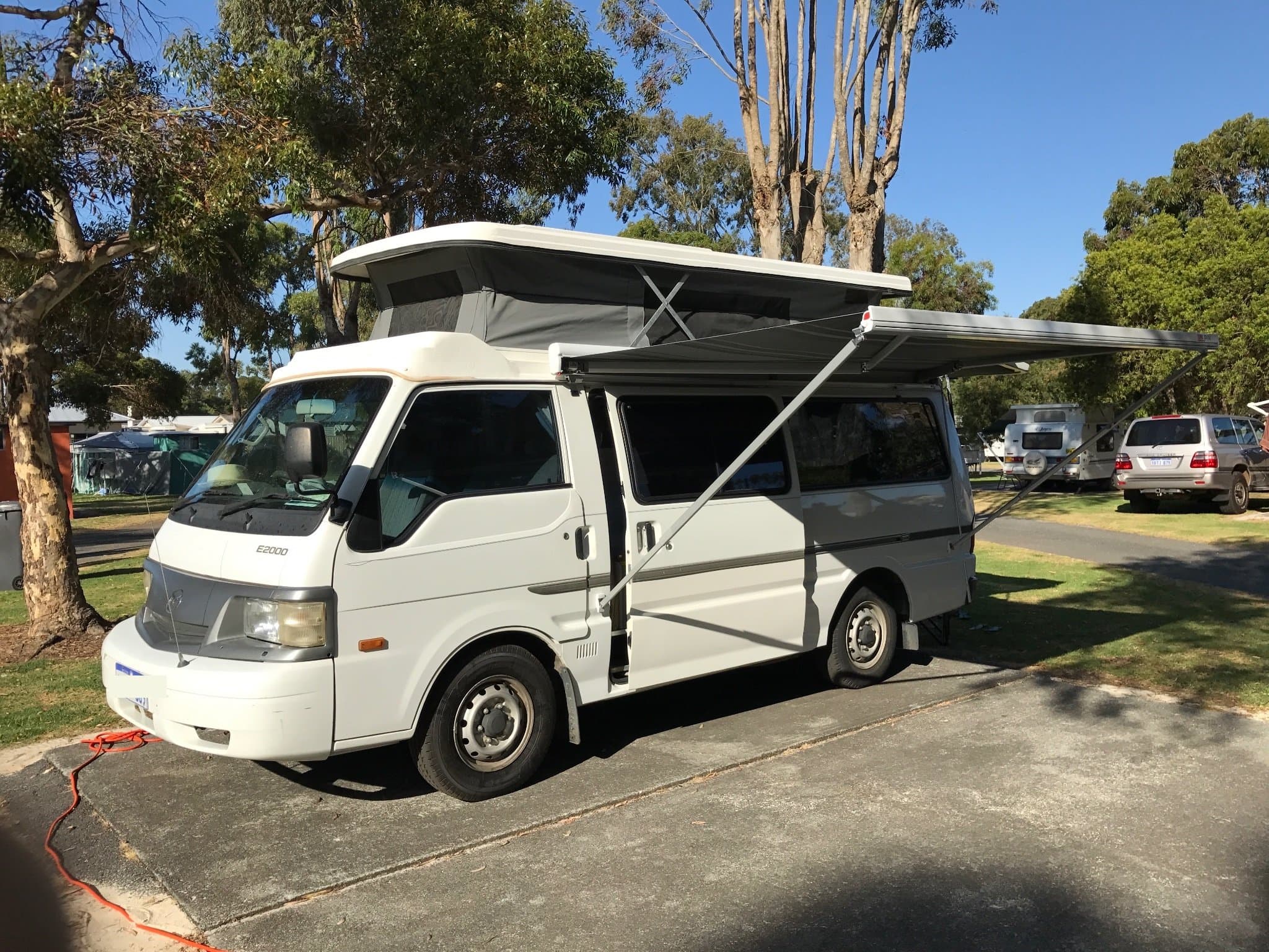 1999 Mazda E2000