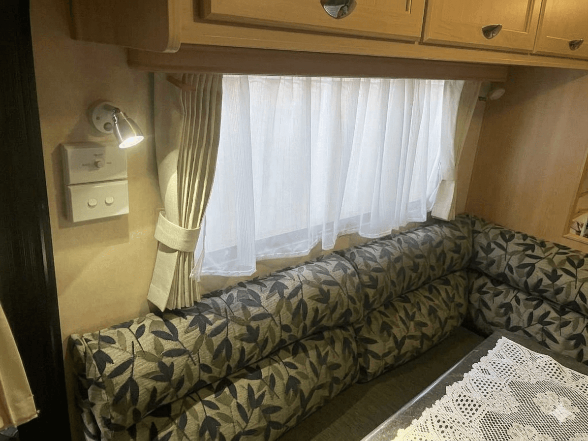 2012 Majestic Caravans Knight SLE 19'6 — photo 2