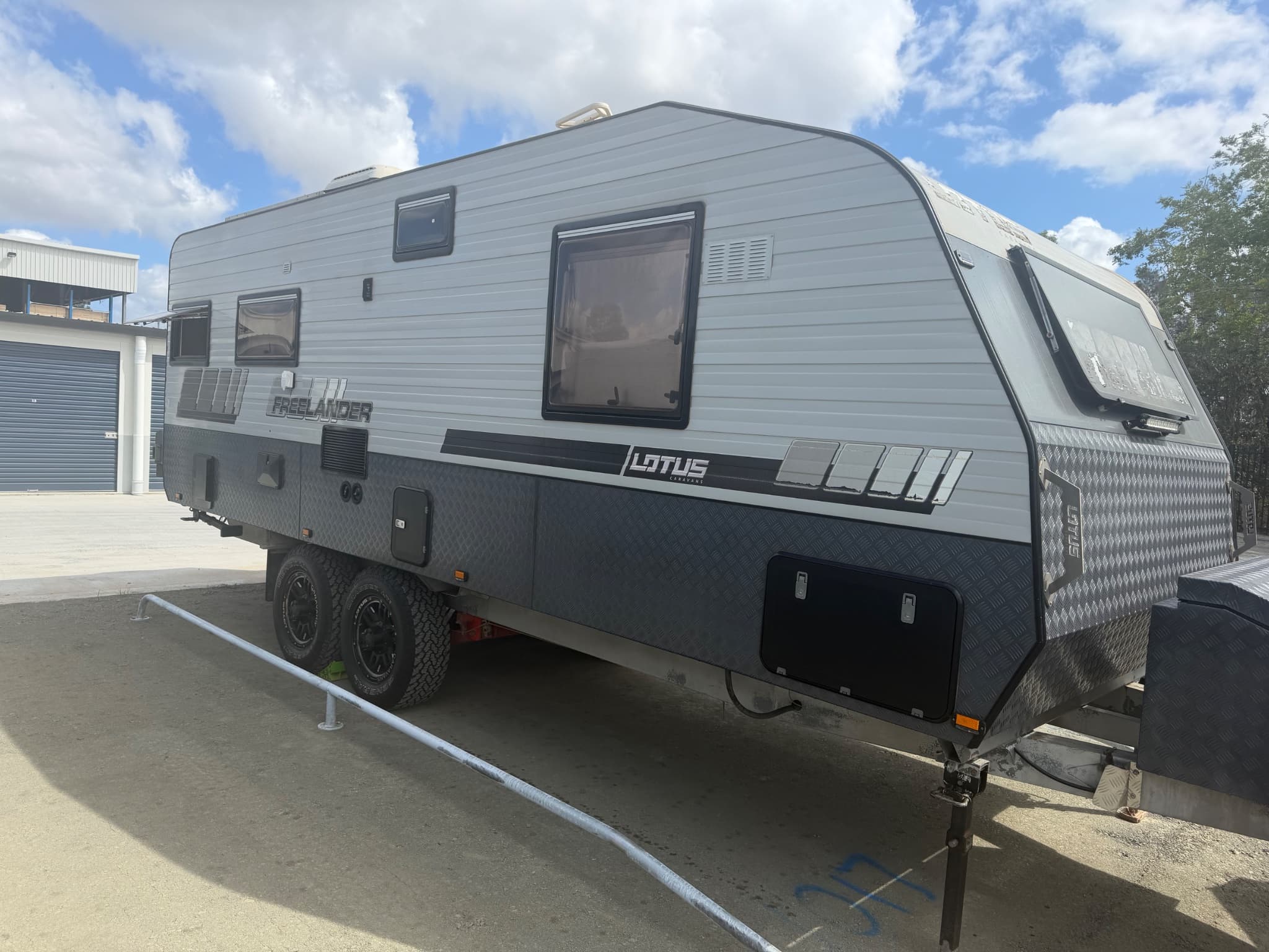 2016 Lotus Caravans Freelander 21'9 — photo 2