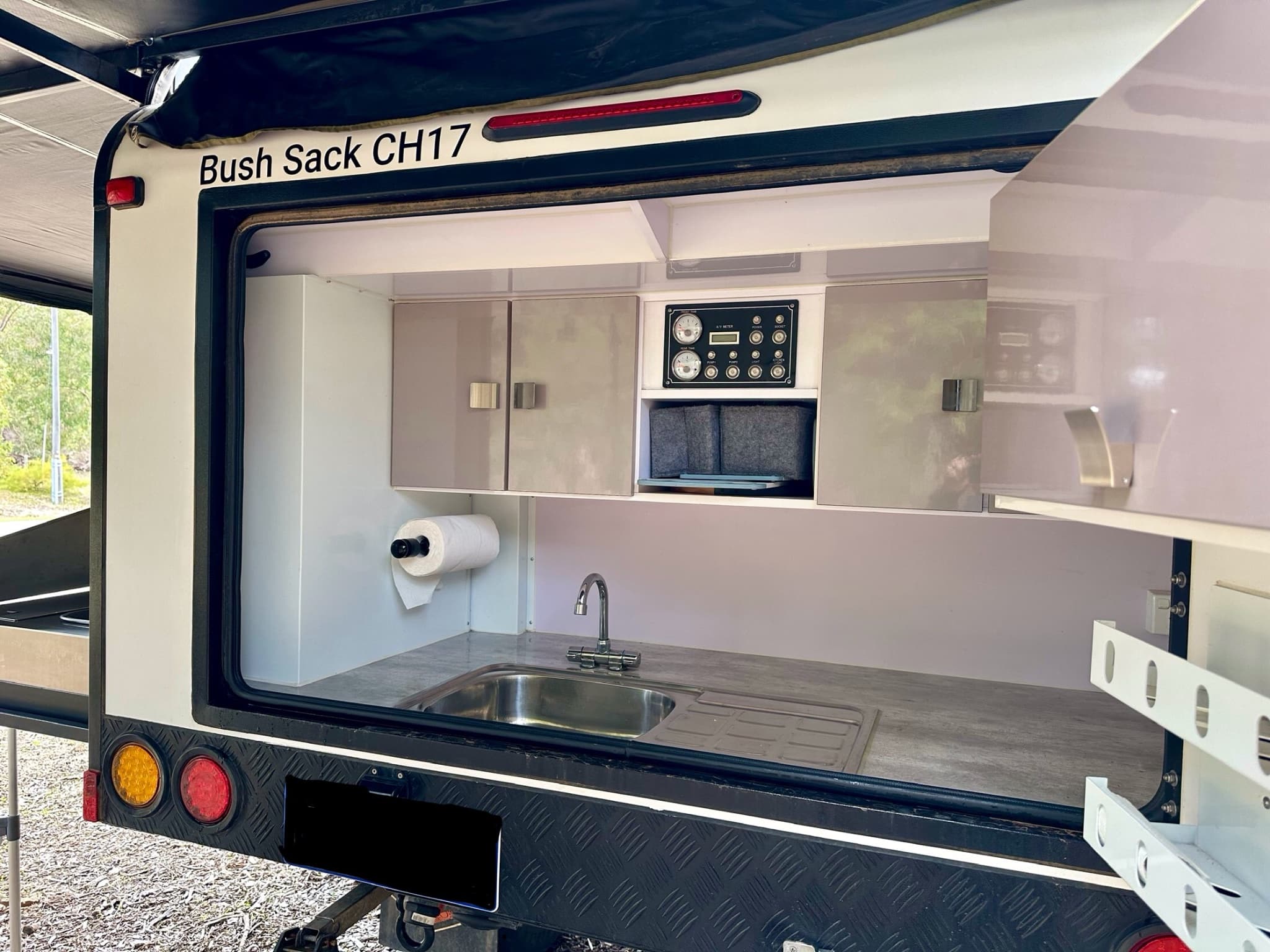 2022 Lumberjack Camper Trailers Sorrento — photo 3