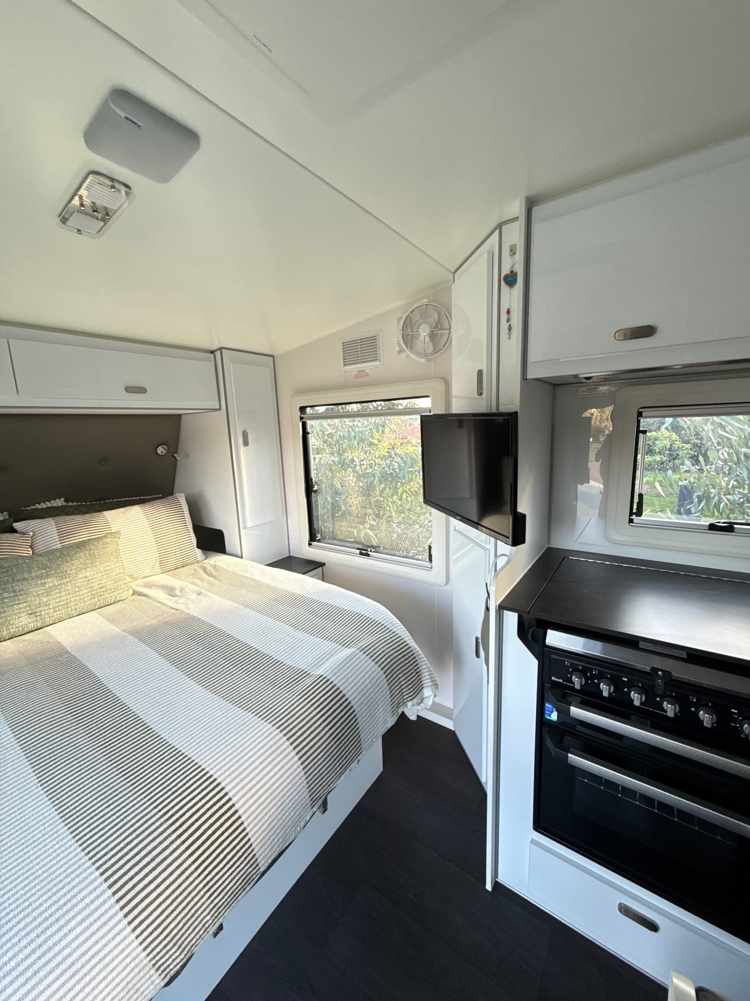 2025 JB Caravans Gator 17'10 Front Door Cafe - Traditional — photo 2
