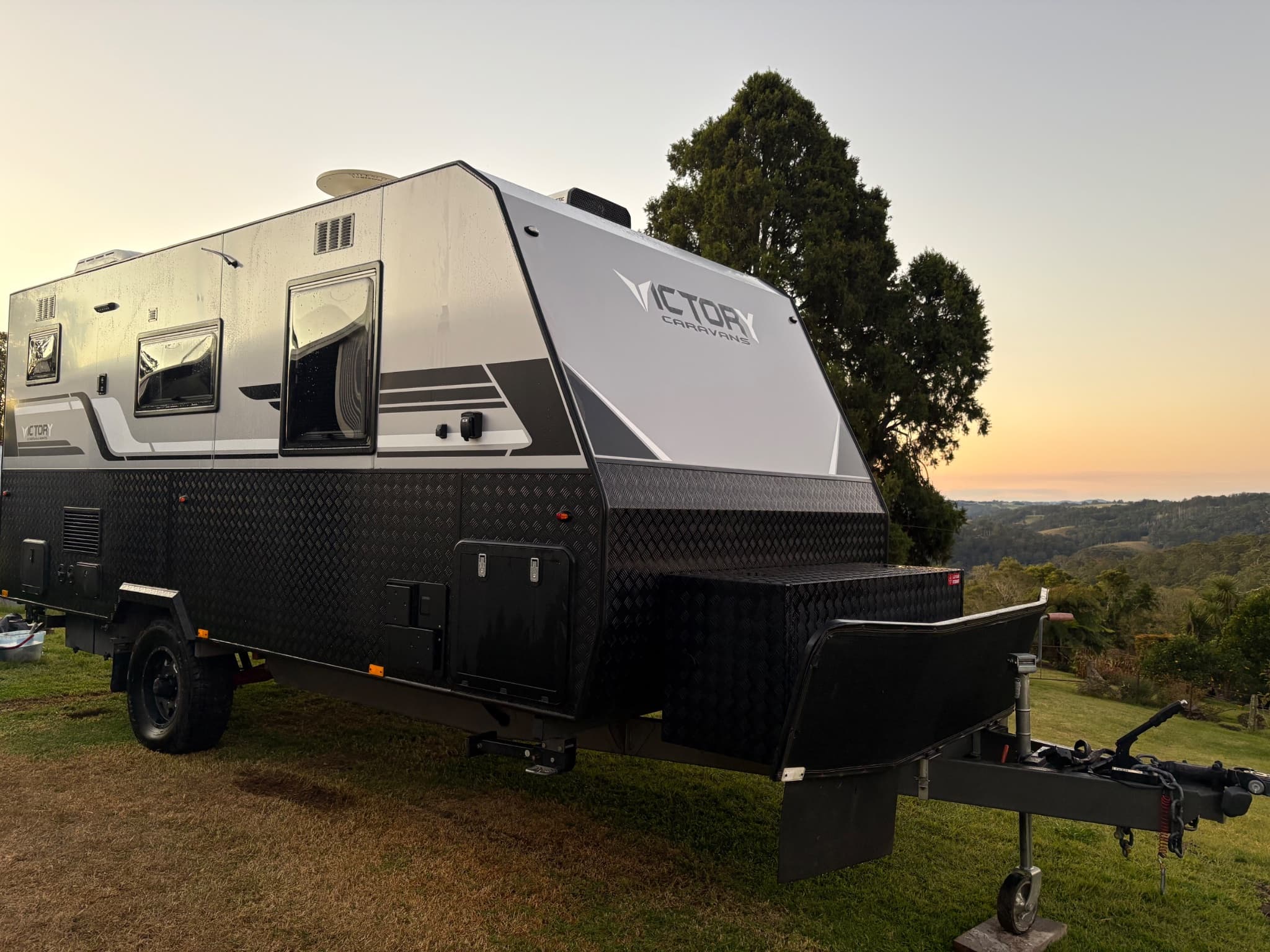 2023 Victory Caravans 17'6FT Rear Door