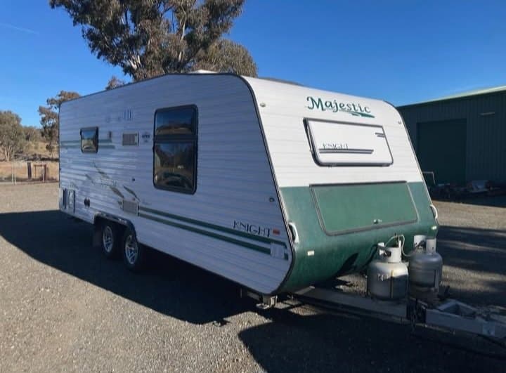2010 Majestic Caravans Knight SLE 19'6 — photo 2