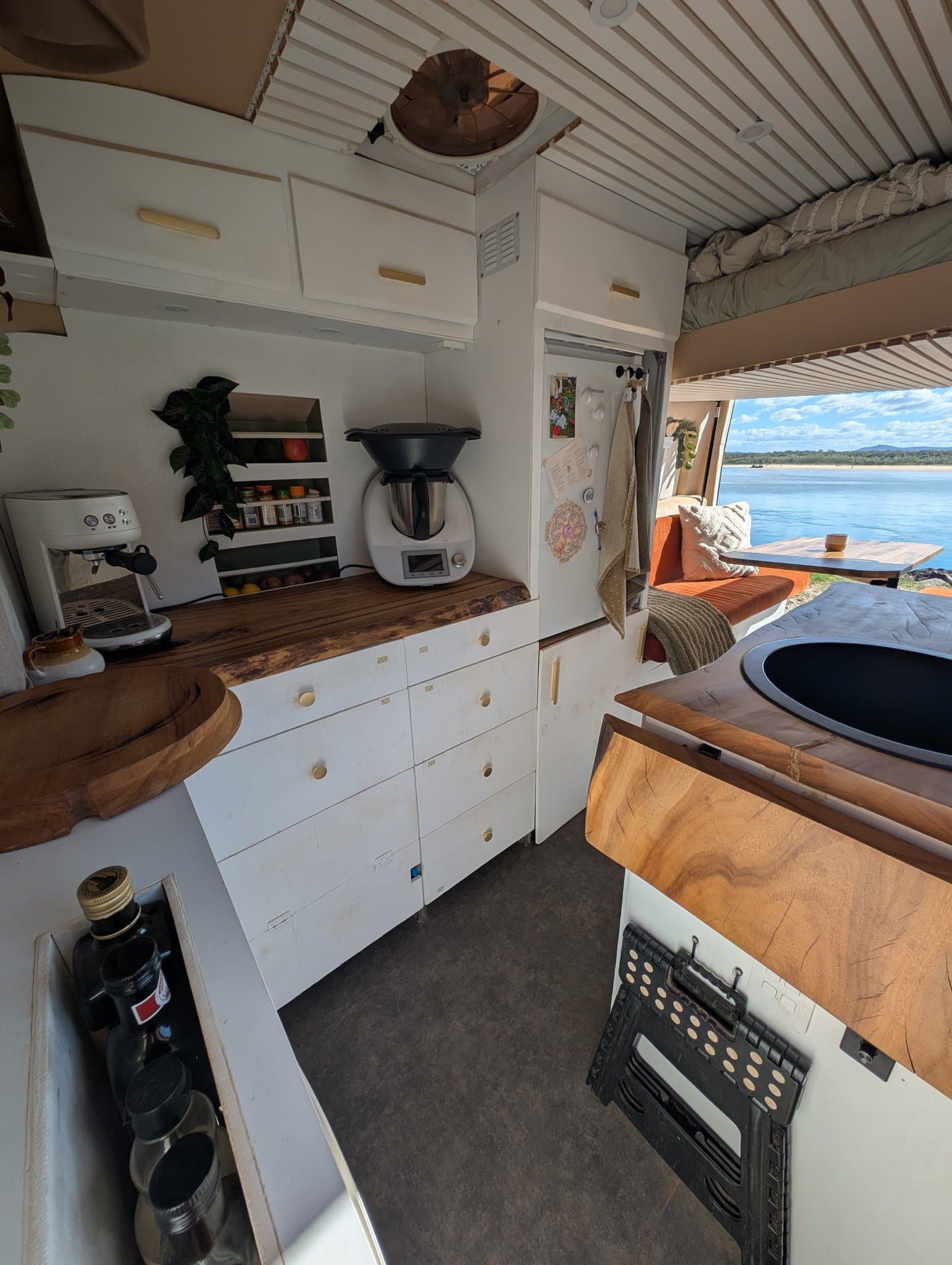 2021 LDV Deliver 9 LWB Highroof — photo 2