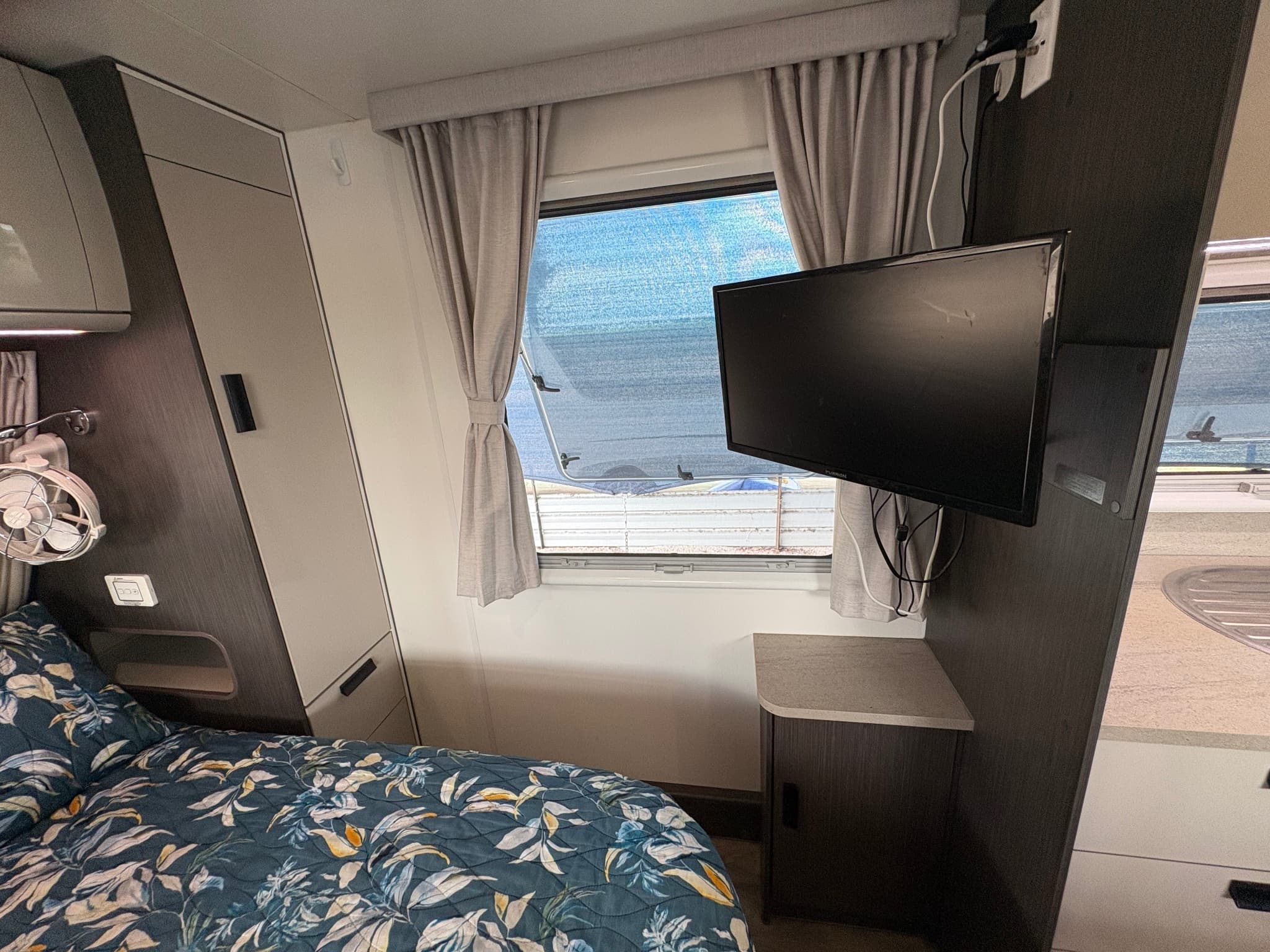 2022 Jayco Journey 19.61-2 — photo 2
