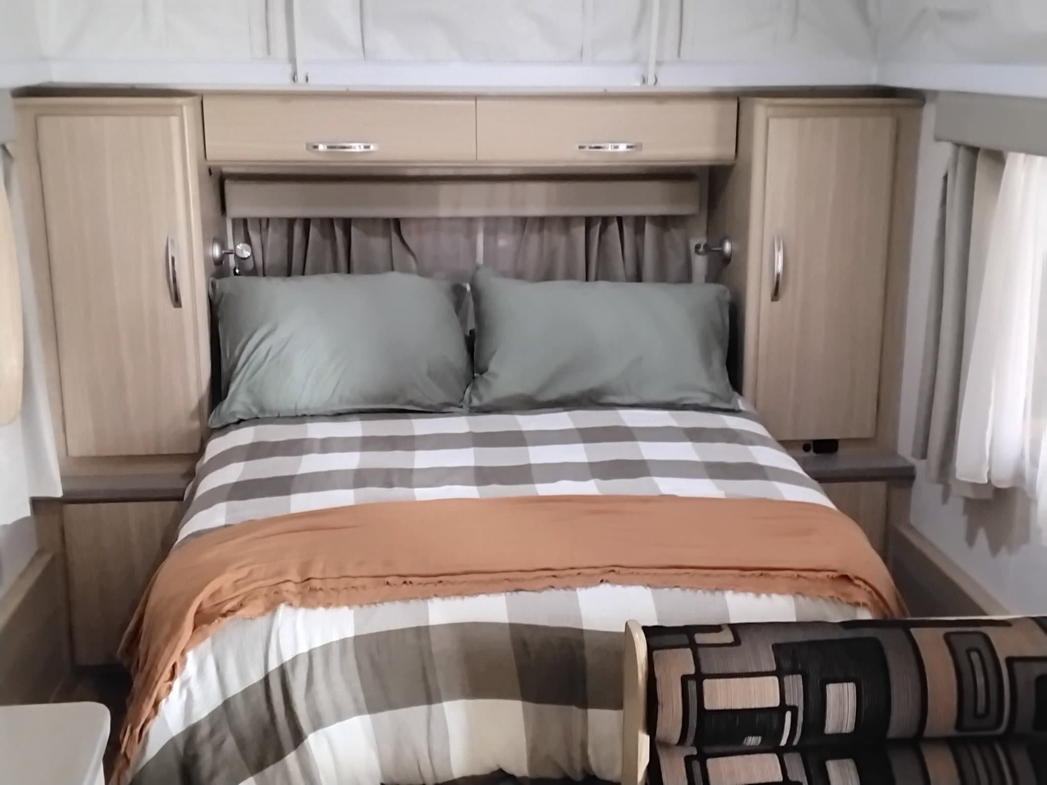 2011 Jayco Discovery 17.55-1 OB DY — photo 2