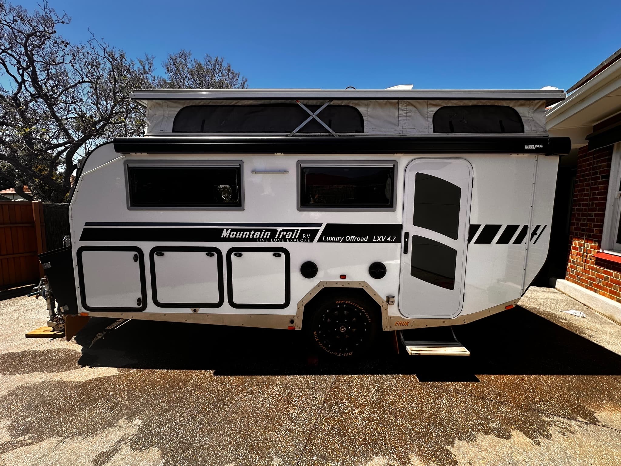 2020 Mountain Trail RV LXV 4.7 Pop Top — photo 3