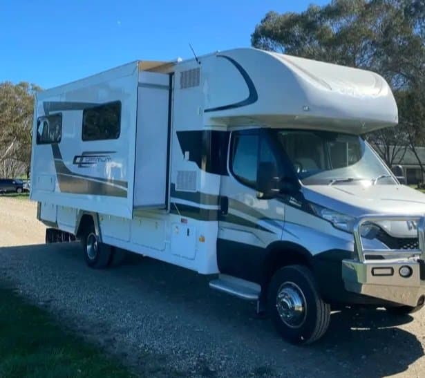 2017 Jayco Optimum 28.5 Motorhome — photo 2