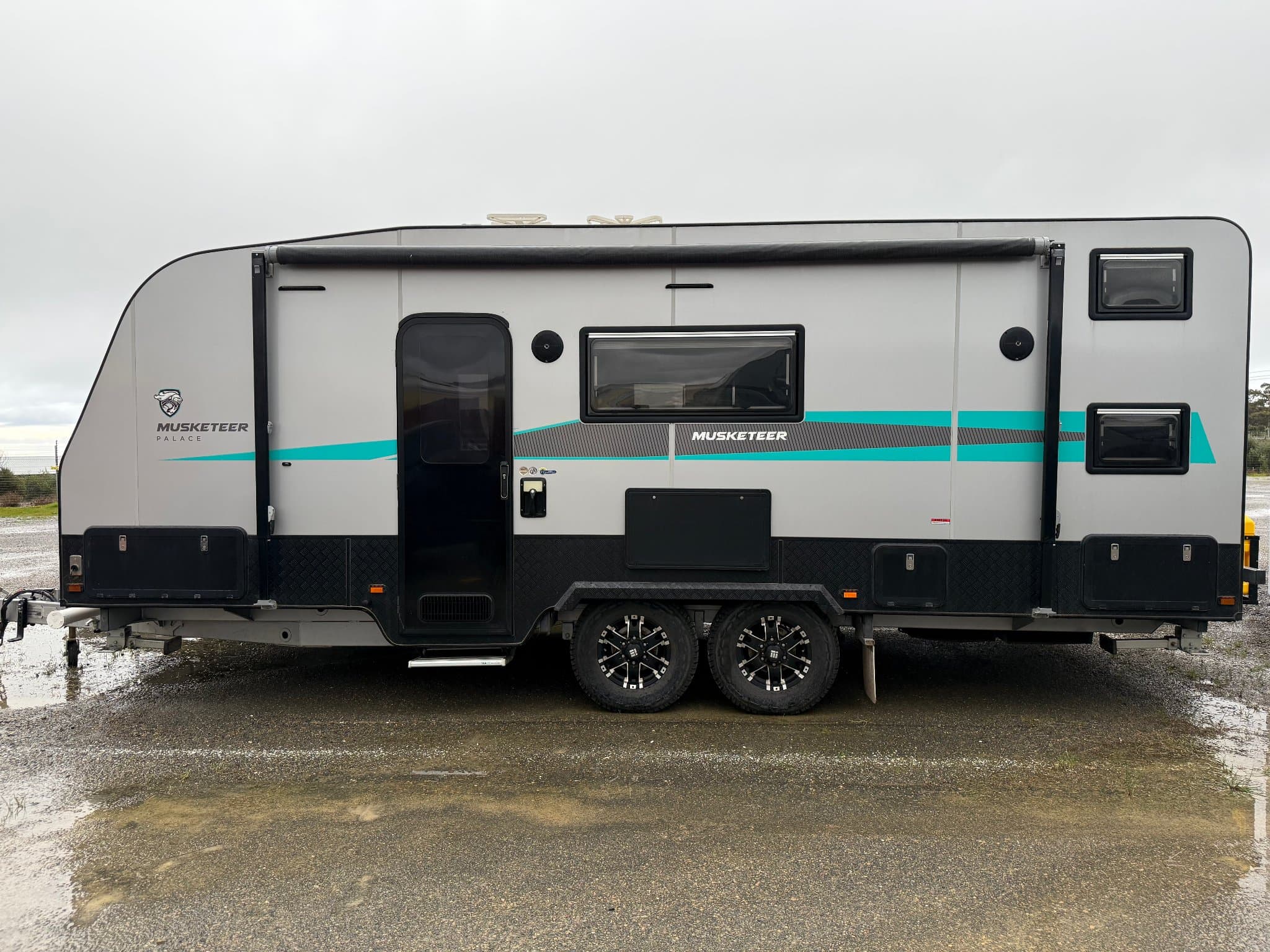 2022 Crusader Caravans Musketeer Palace 21'10