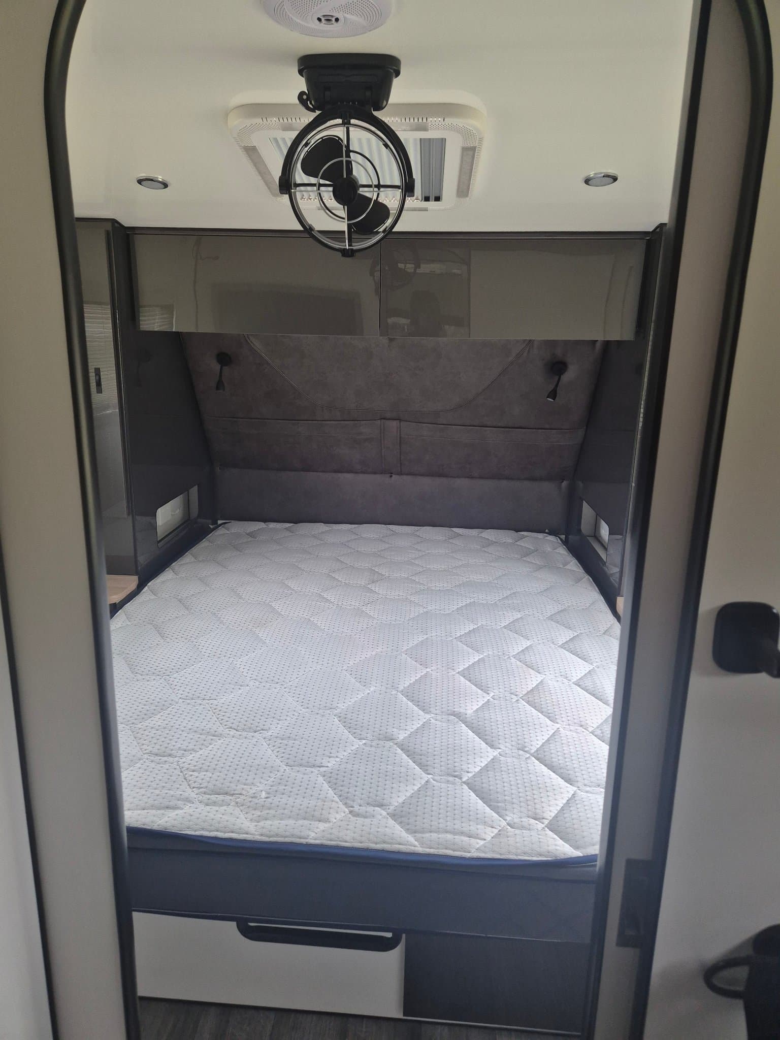 2023 Vacationer Caravans Roadtracker couple 229R — photo 2