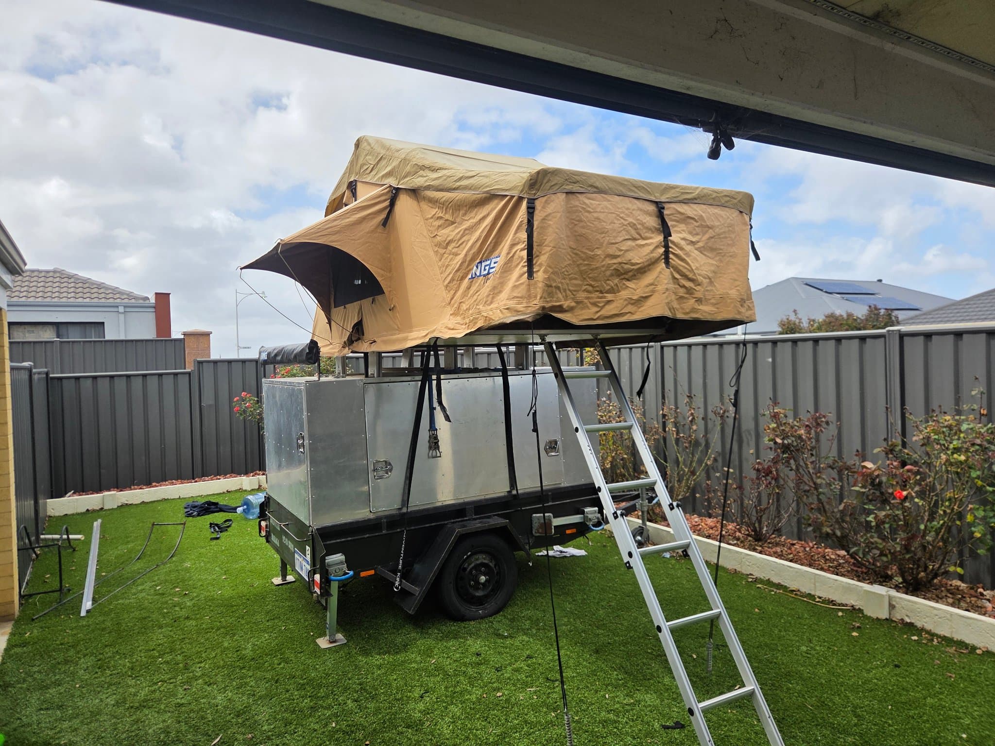 2019 Loadstar Trailer Rooftop Tent