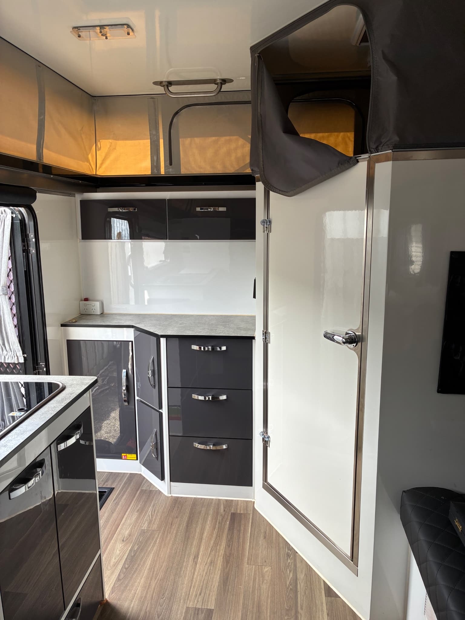 2022 Austrack Campers TANAMI X15 Hybrid Offroad Camper — photo 2