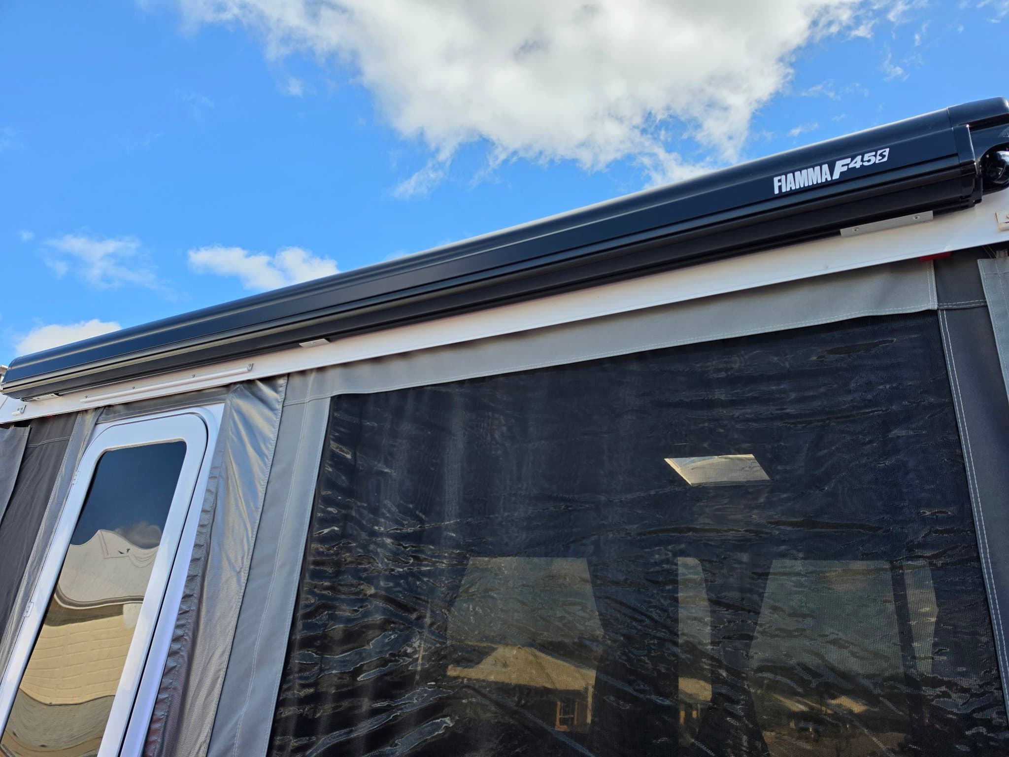 2021 Jayco Lark — photo 2