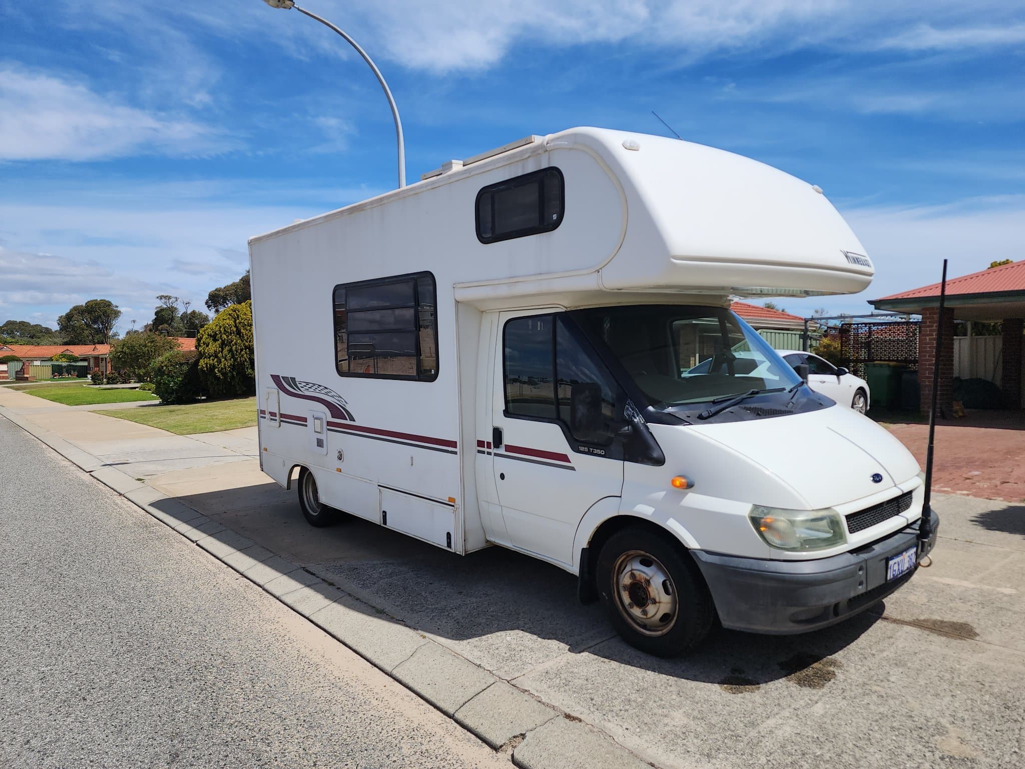 2004 Winnebago Apollo — photo 2