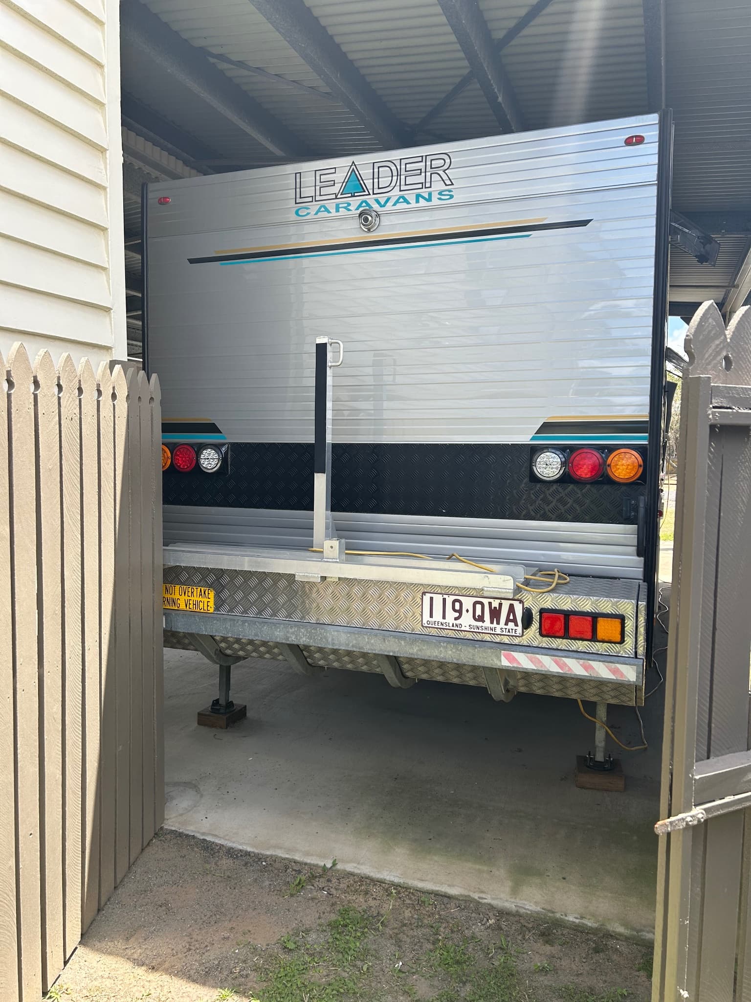 2014 Leader Caravans Gold LE Family 21ft 6 — photo 2
