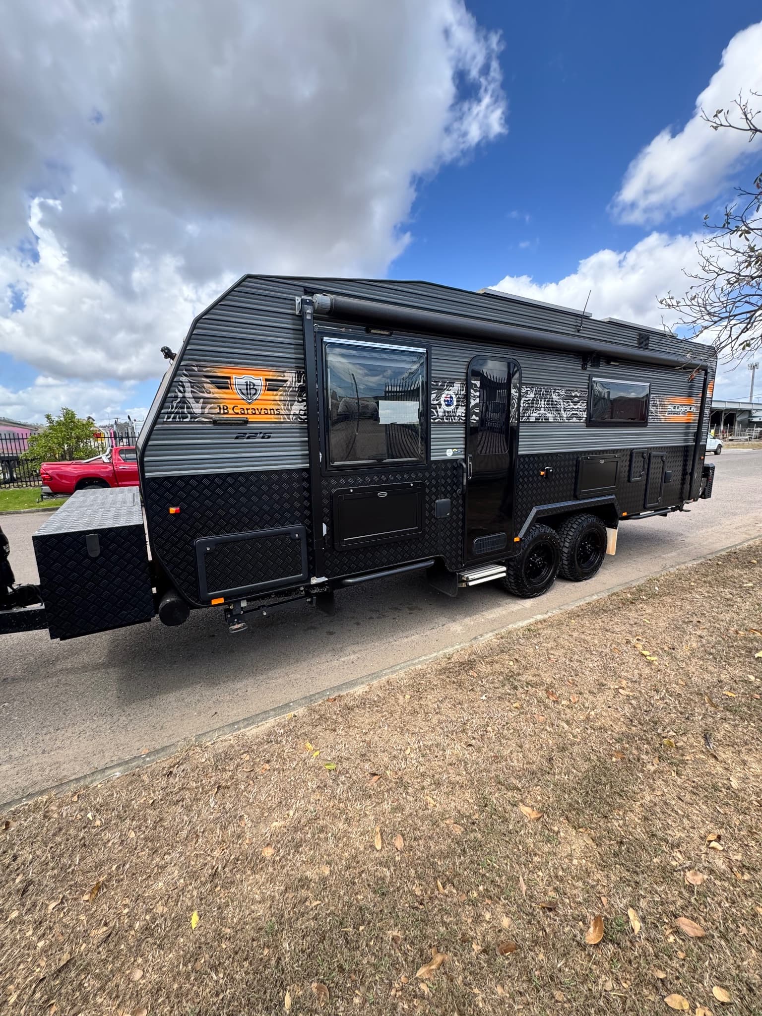 2024 JB Caravans Scorpion Sting Air 22'6 Front Door Club Large Ensuite — photo 2