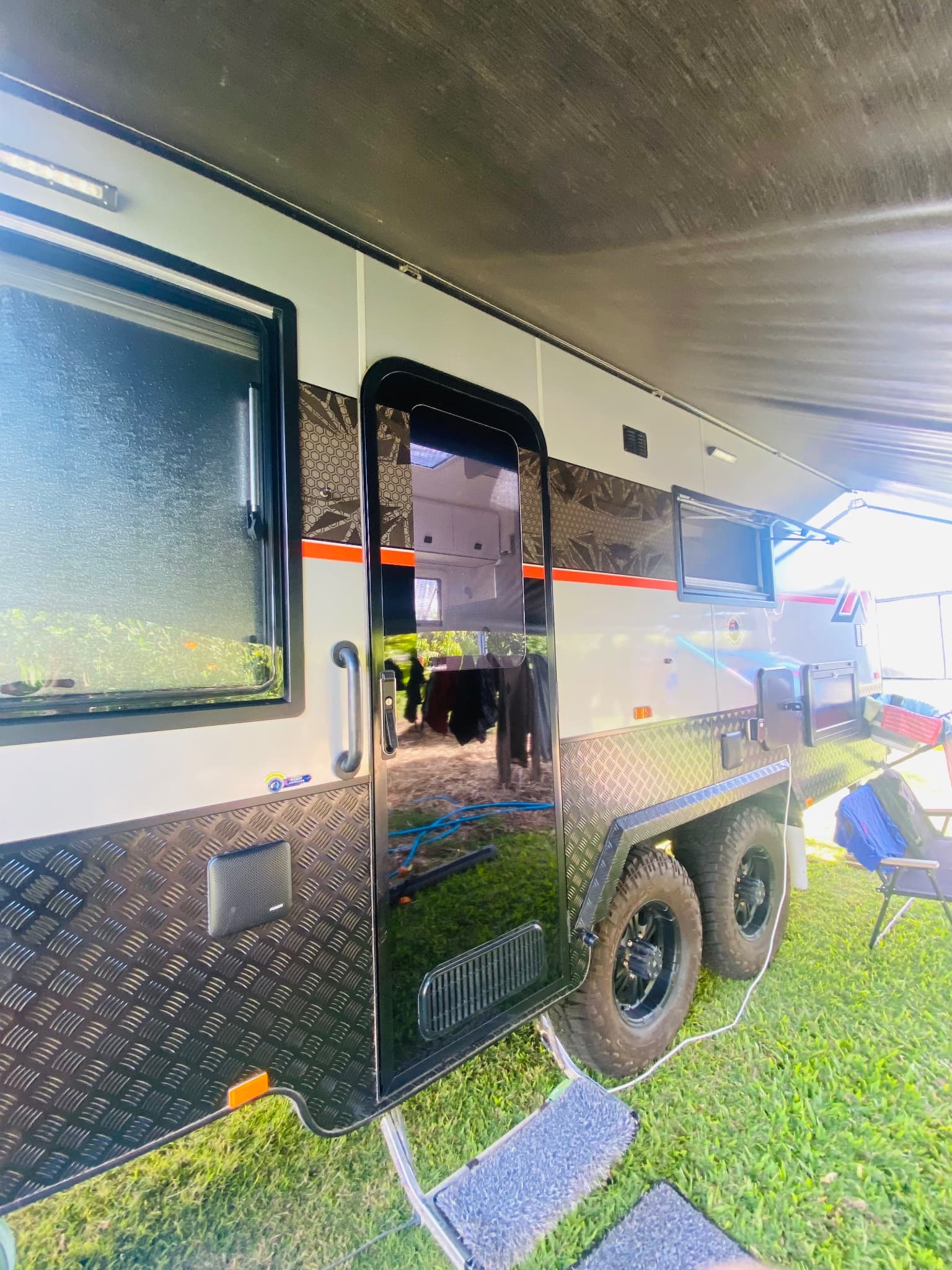 2025 JB Caravans Dirt Roader 19'6 Front Door Cafe — photo 2