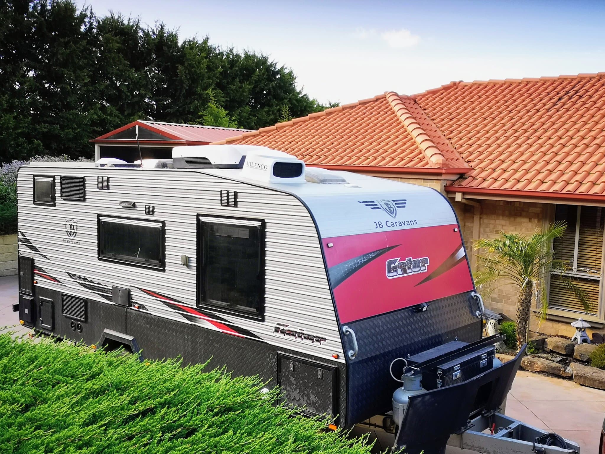 2017 JB Caravans Gator 17'10 Front Door Cafe - Traditional — photo 2
