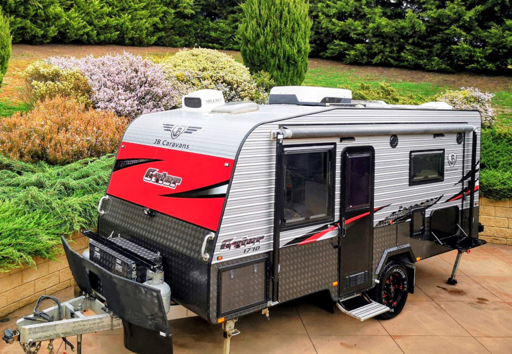 2017 JB Caravans Gator 17'10 Front Door Cafe - Traditional
