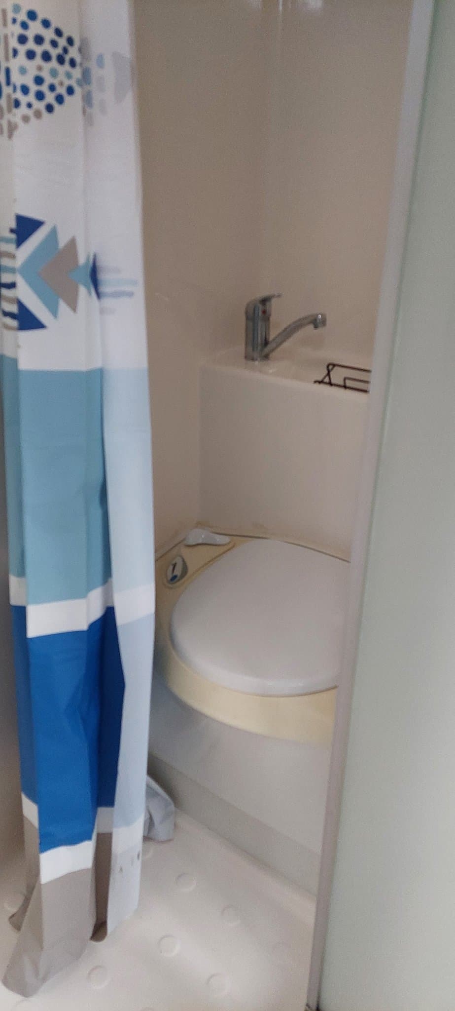 2011 Adventure Caravans Vanguard Barcoo — photo 2
