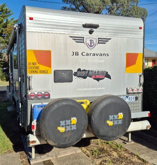 2016 JB Caravans Dirt Roader 21' Front Door Cafe Kitchen Offside — photo 2