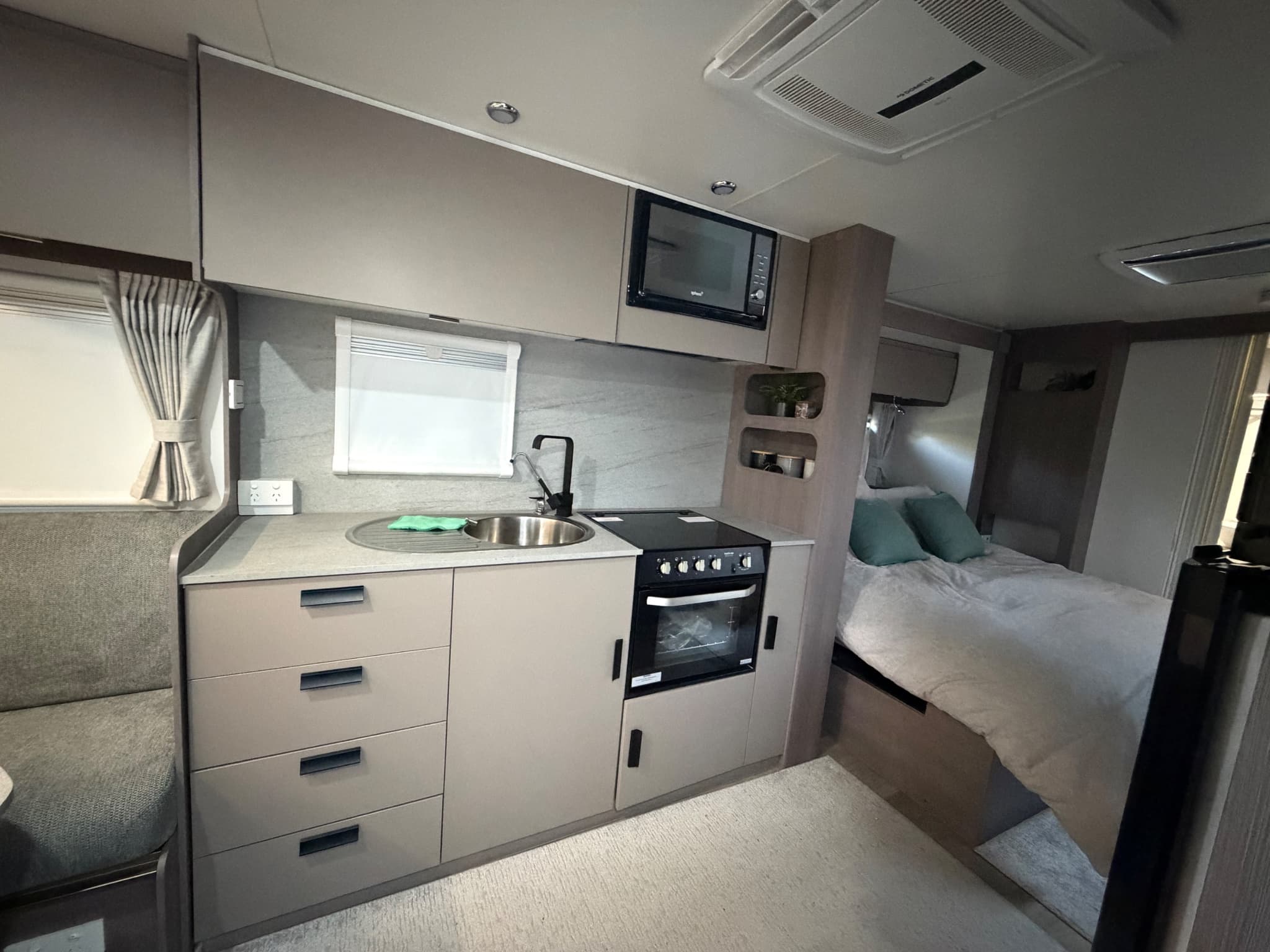2023 Jayco Journey 21.3-3 Outback — photo 2