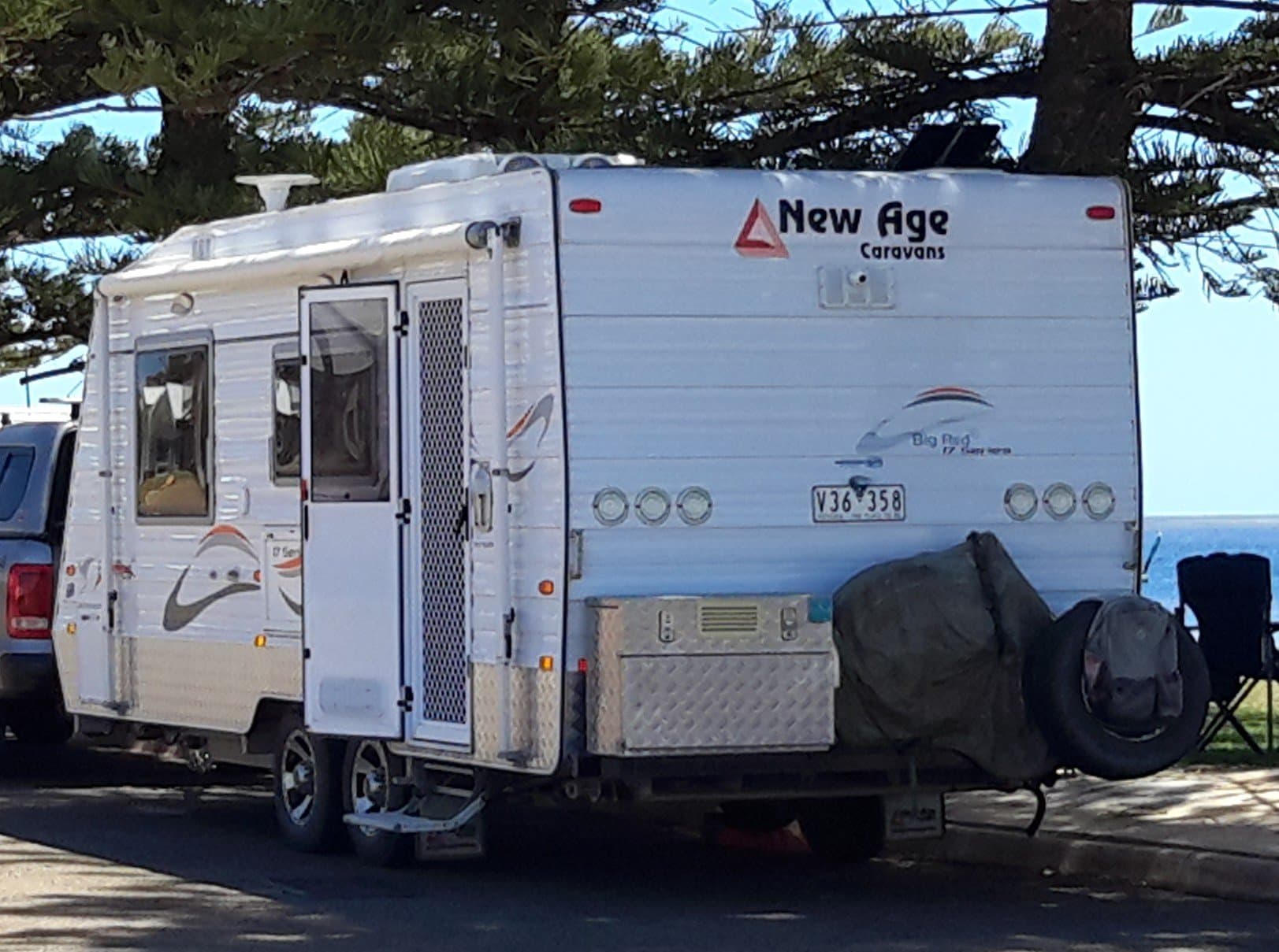 2013 New Age Caravans Big Red 19ft Ensuite — photo 2